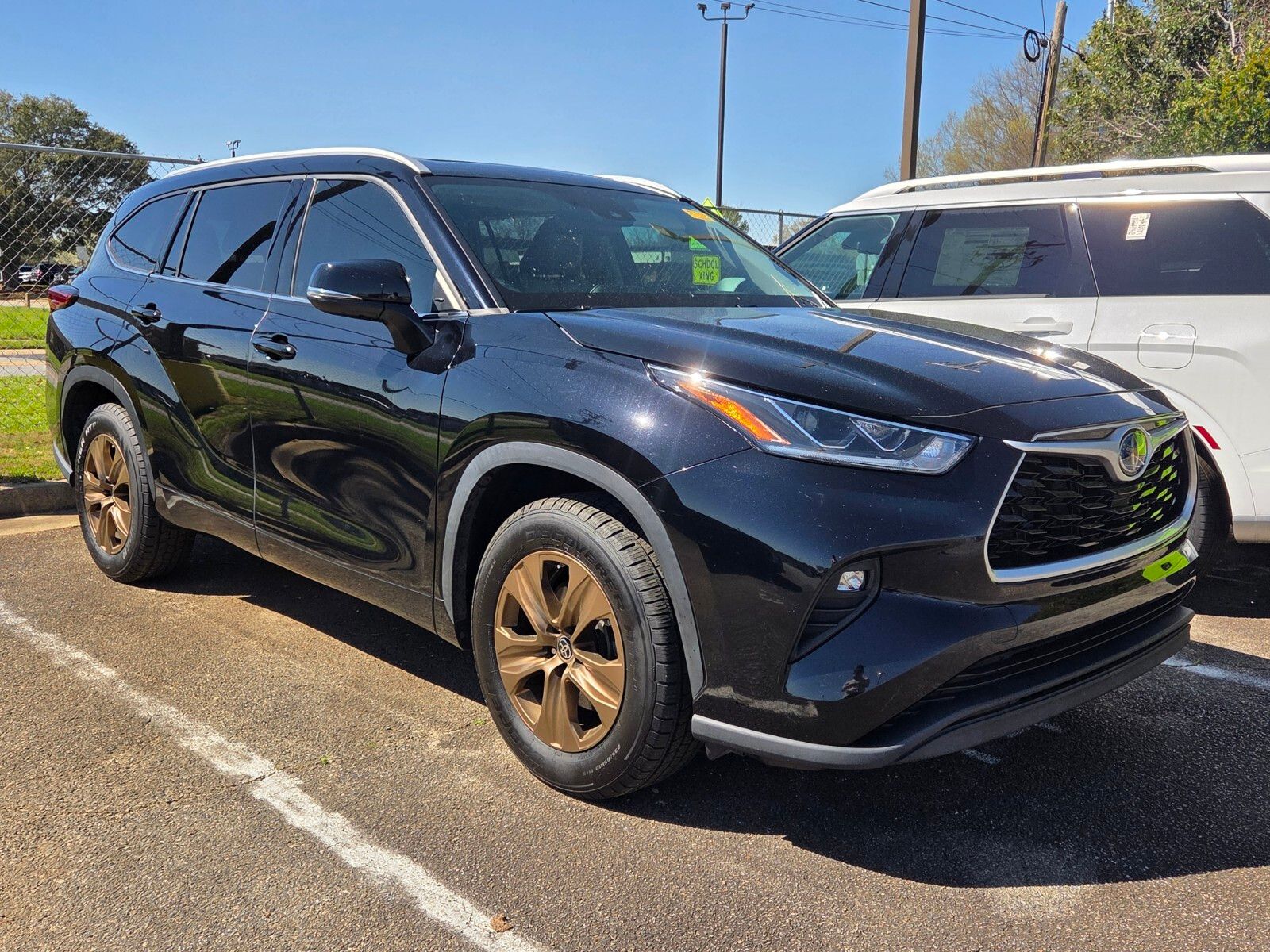 2022 Toyota Highlander Hybrid Bronze Edition FWD