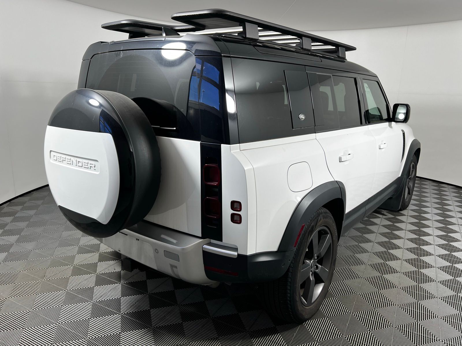 Thumbnail: 2023 Land Rover Defender - 5
