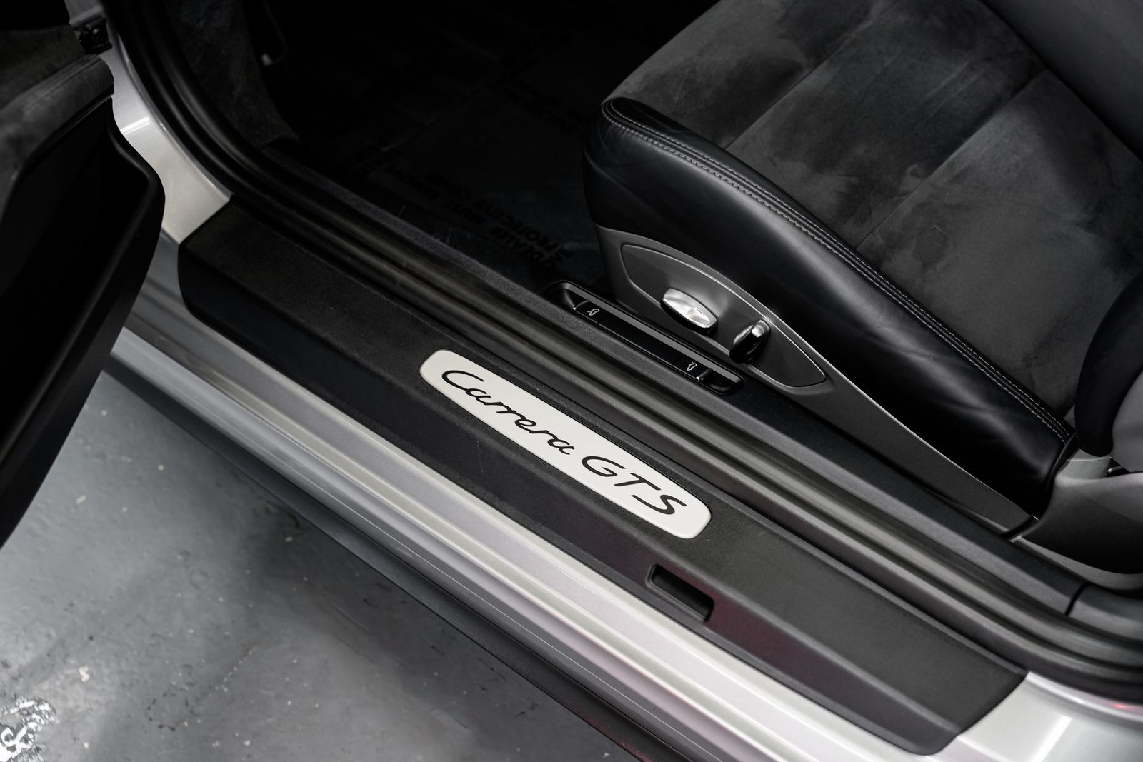 2015 Porsche 911 Carrera GTS — photo 24