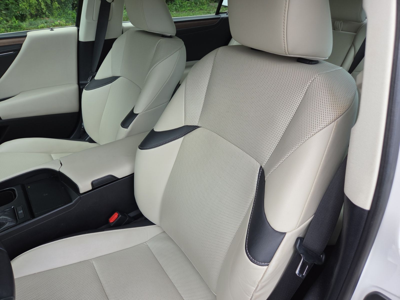 Used 2024 White Lexus 350 image 10