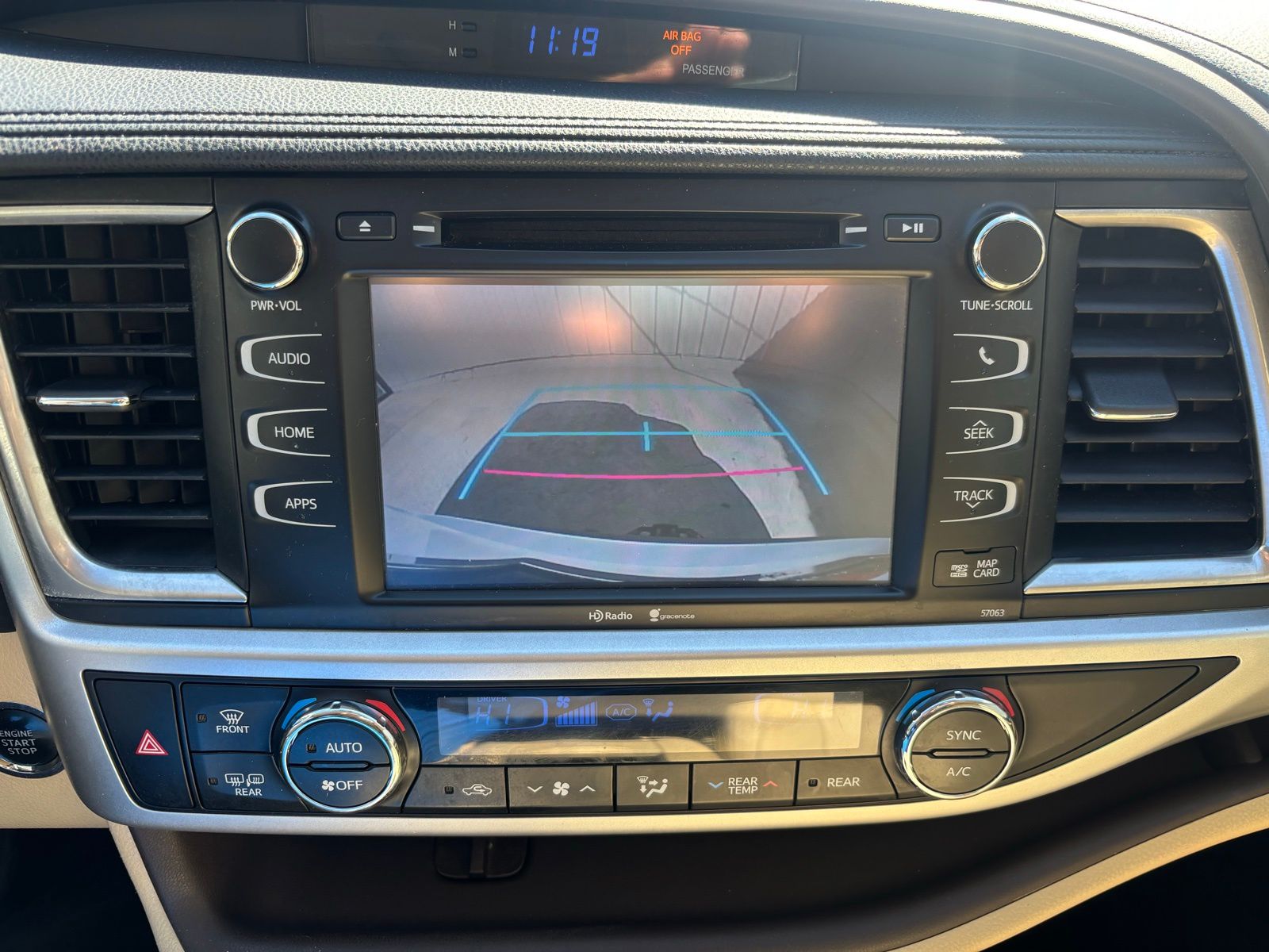 Used Car 2015 Toyota Highlander  Xle V6 For Sale Under $20,000 In Austin, Texas