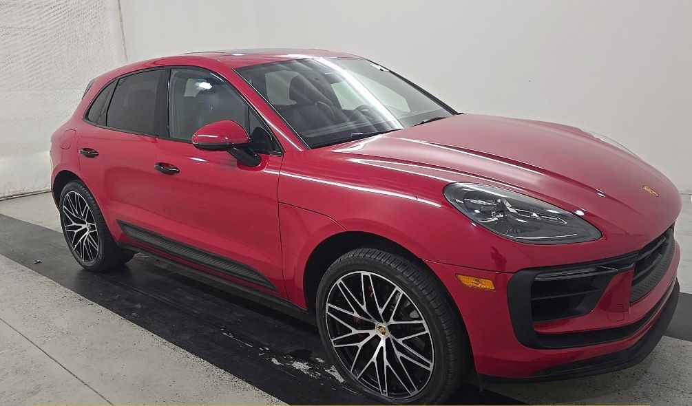 2023 Porsche Macan S — photo 2