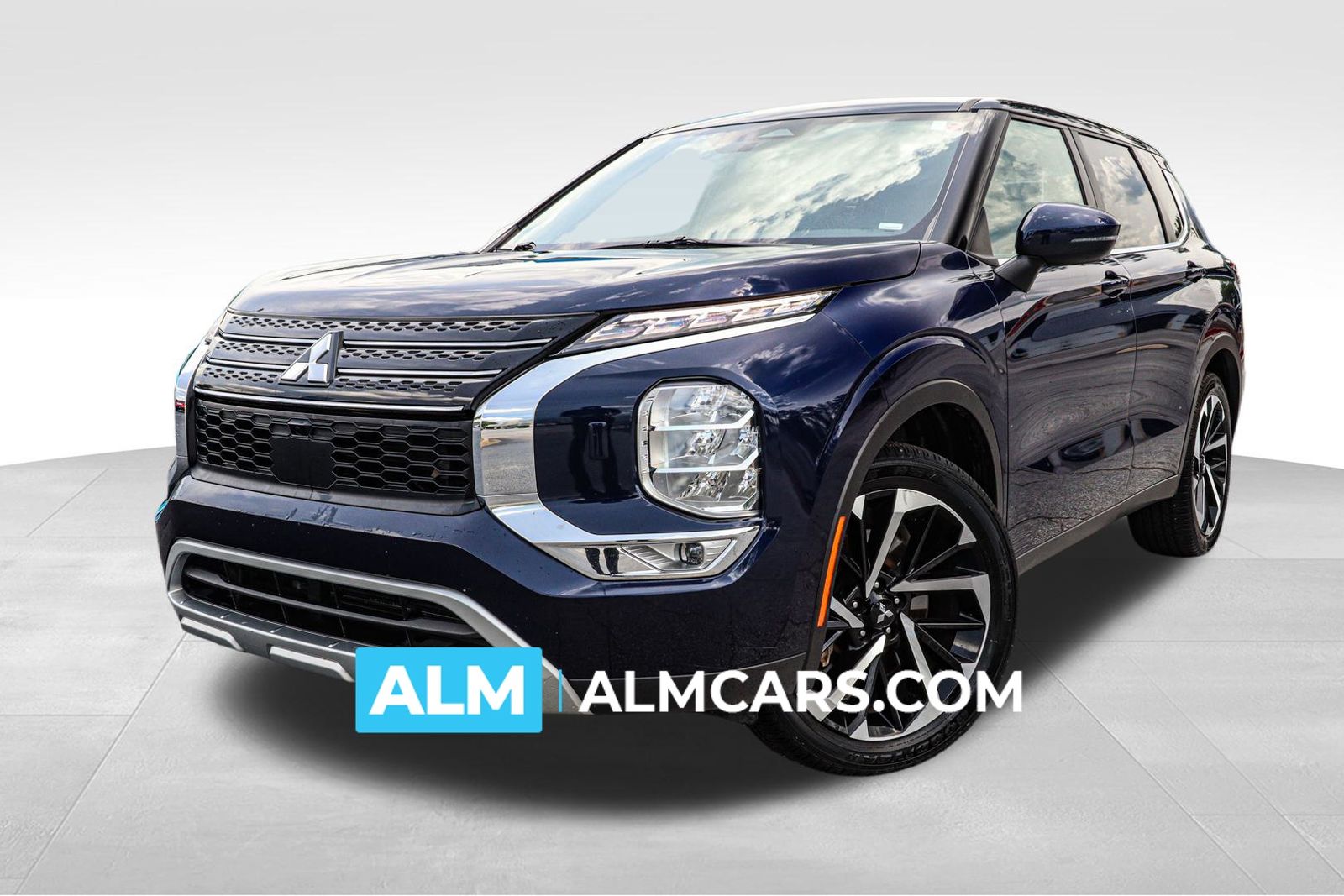 2023 Mitsubishi Outlander SE Special Edition's photo