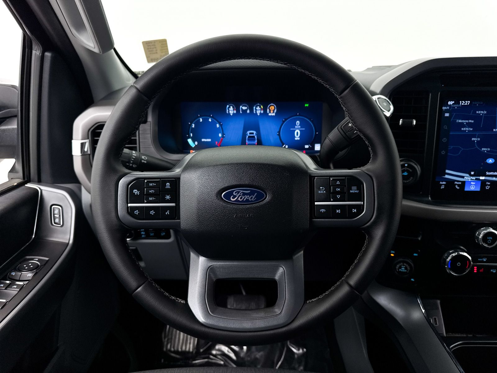 View vehicle photo 4