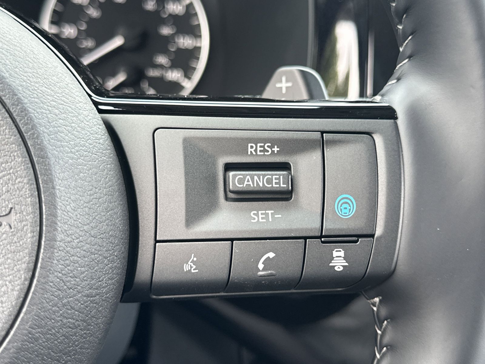 2025 Nissan Pathfinder SL photo 9