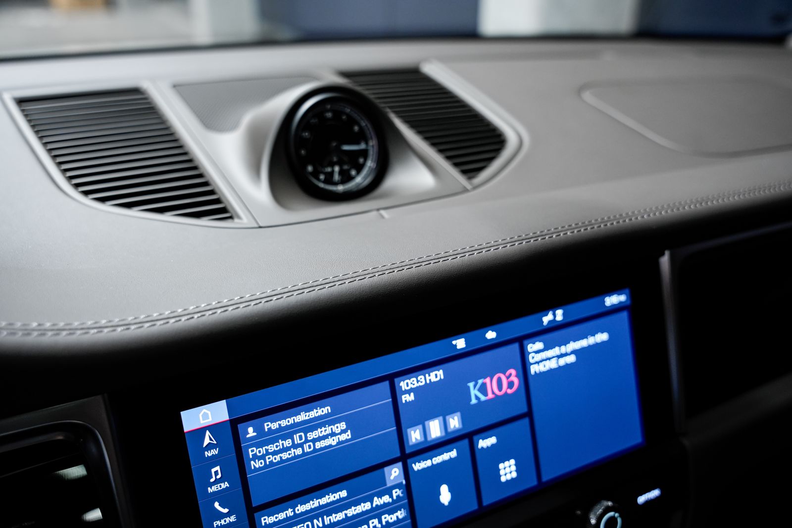 2024 Porsche Macan S — photo 13