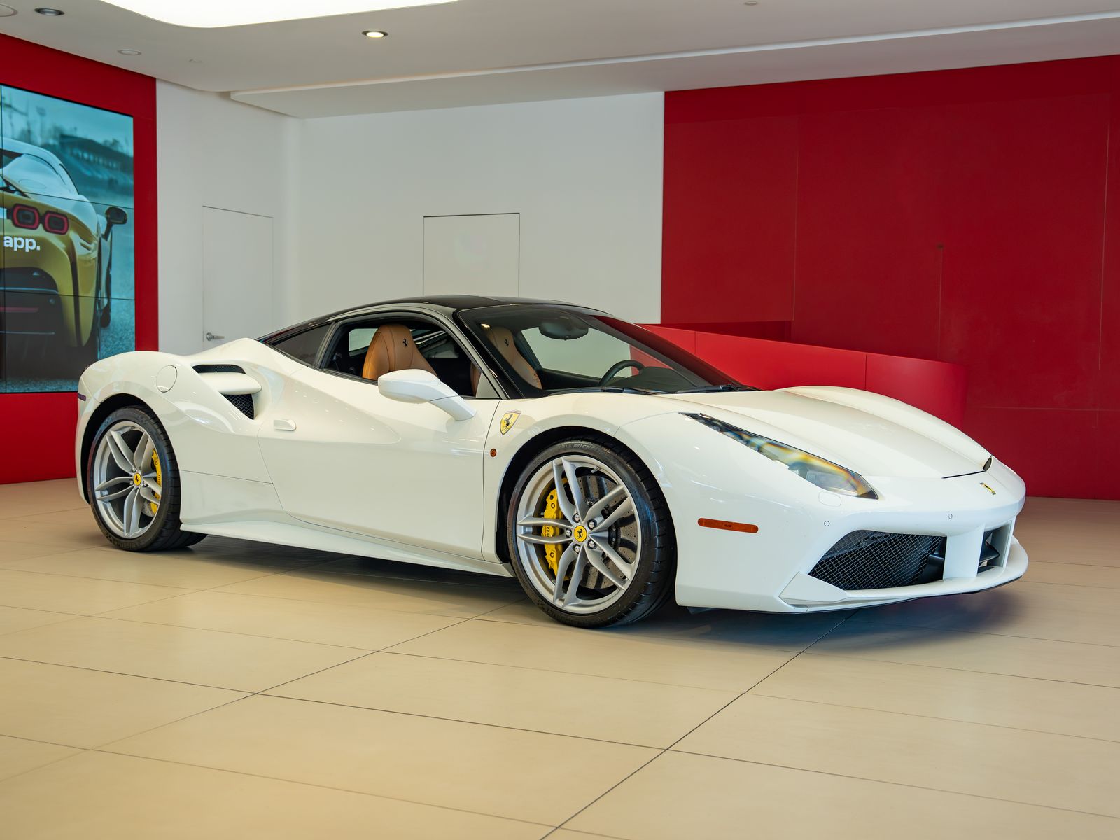 Bianco Avus 2016 Ferrari 488 Coupe Rear-Wheel Drive 7-Speed Automatic