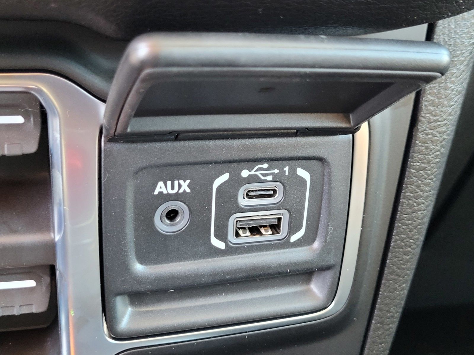 New 2026 White/off-white Jeep Sport image 16