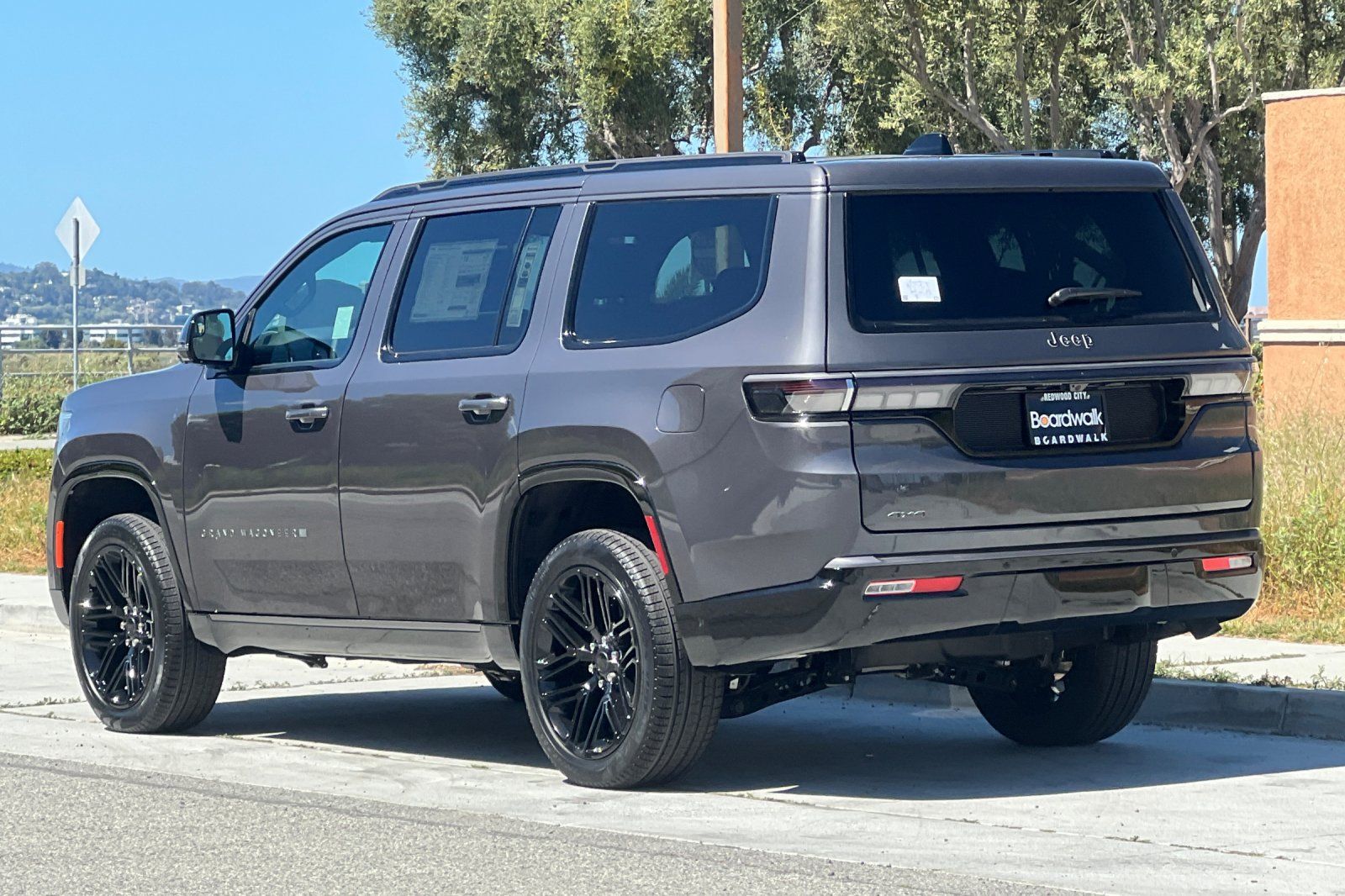 View vehicle photo 6