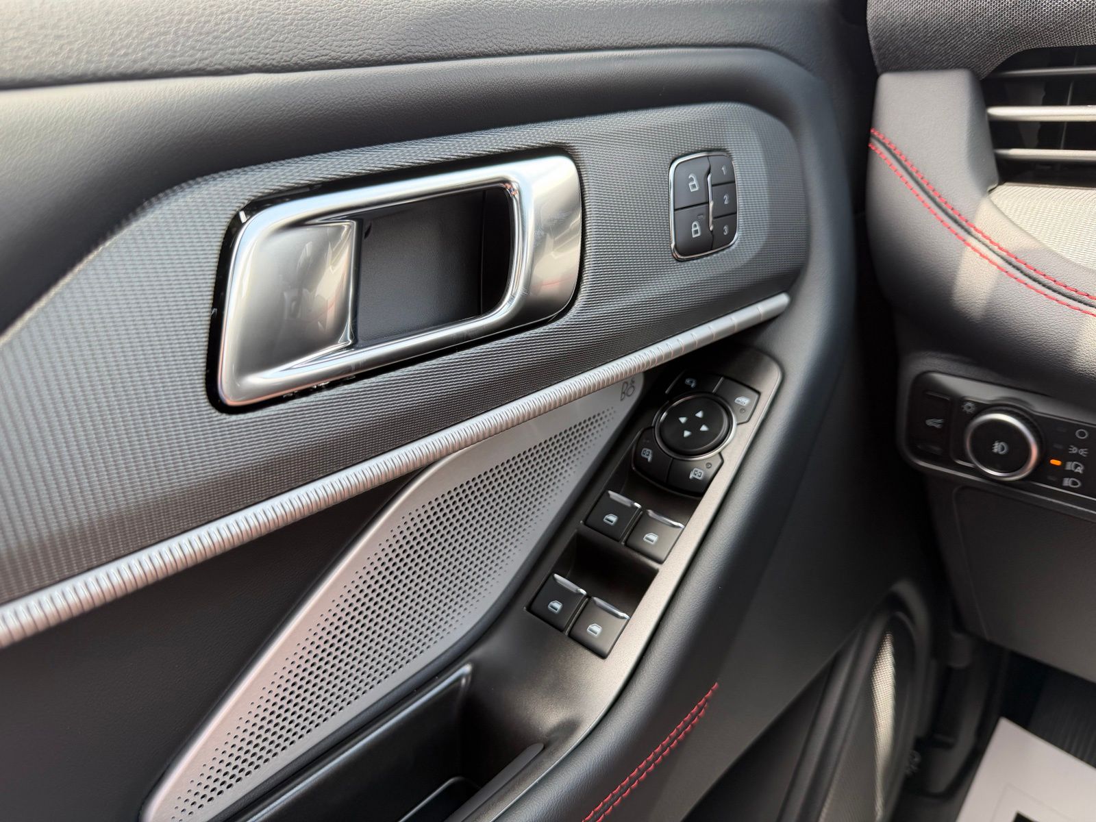 2026 Ford Explorer image 25