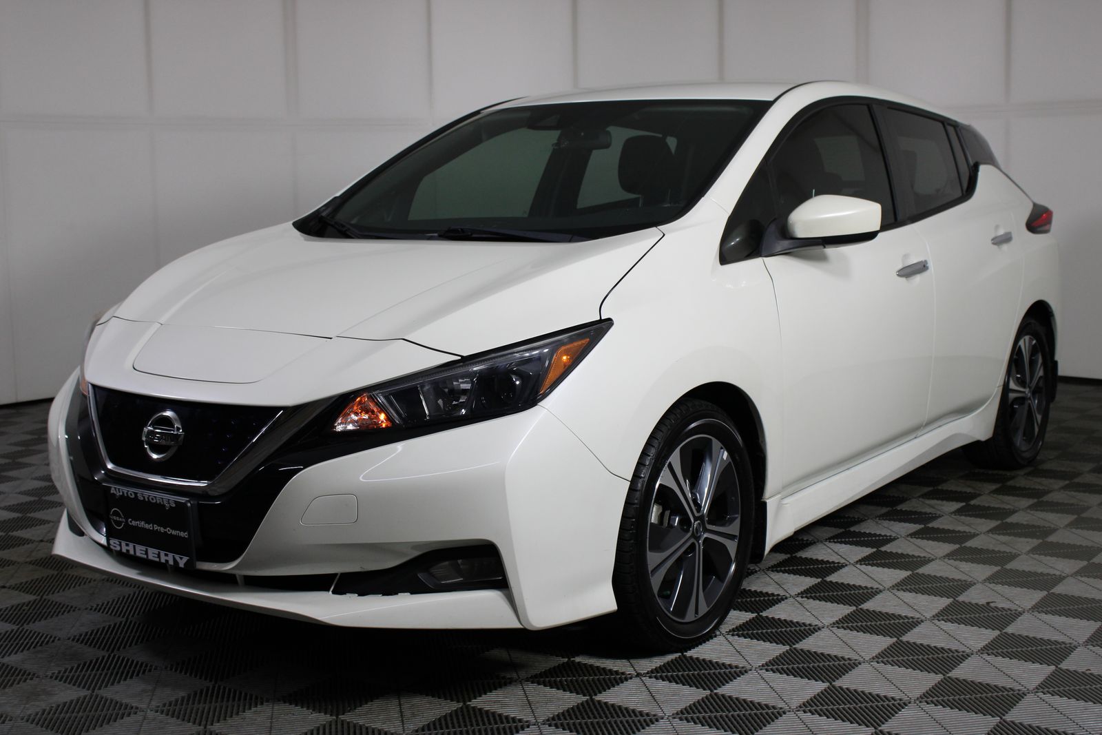 Used 2021 White Nissan SV image 3