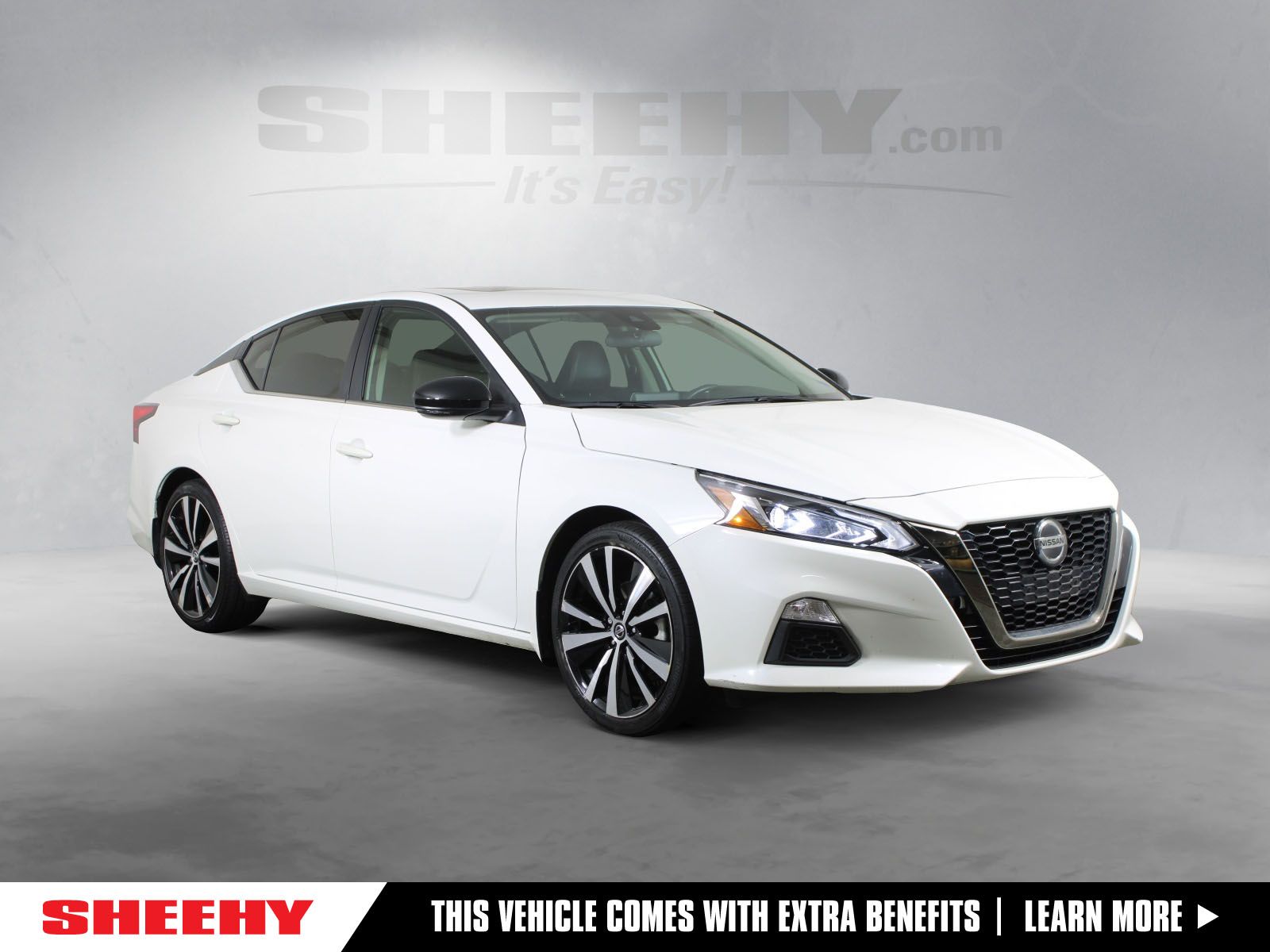 Pearl White 2021 Nissan Altima Sedan Front-Wheel Drive Continuously Variable Transmission