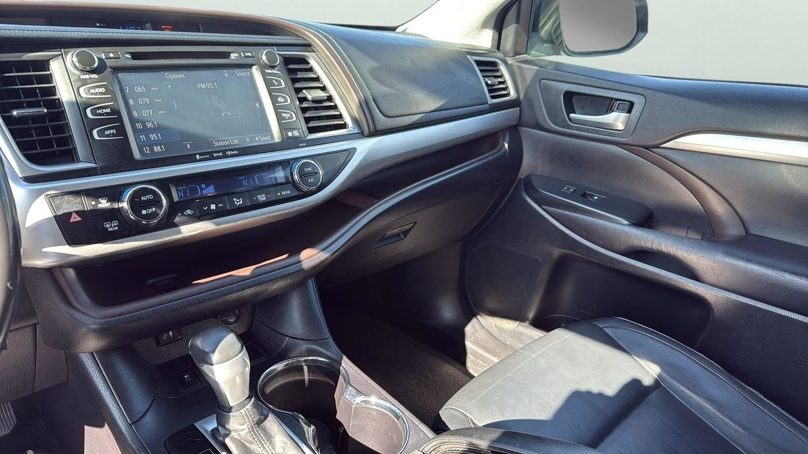 Used Car 2016 Toyota Highlander  Xle V6 For Sale Under $20,000 In Austin, Texas