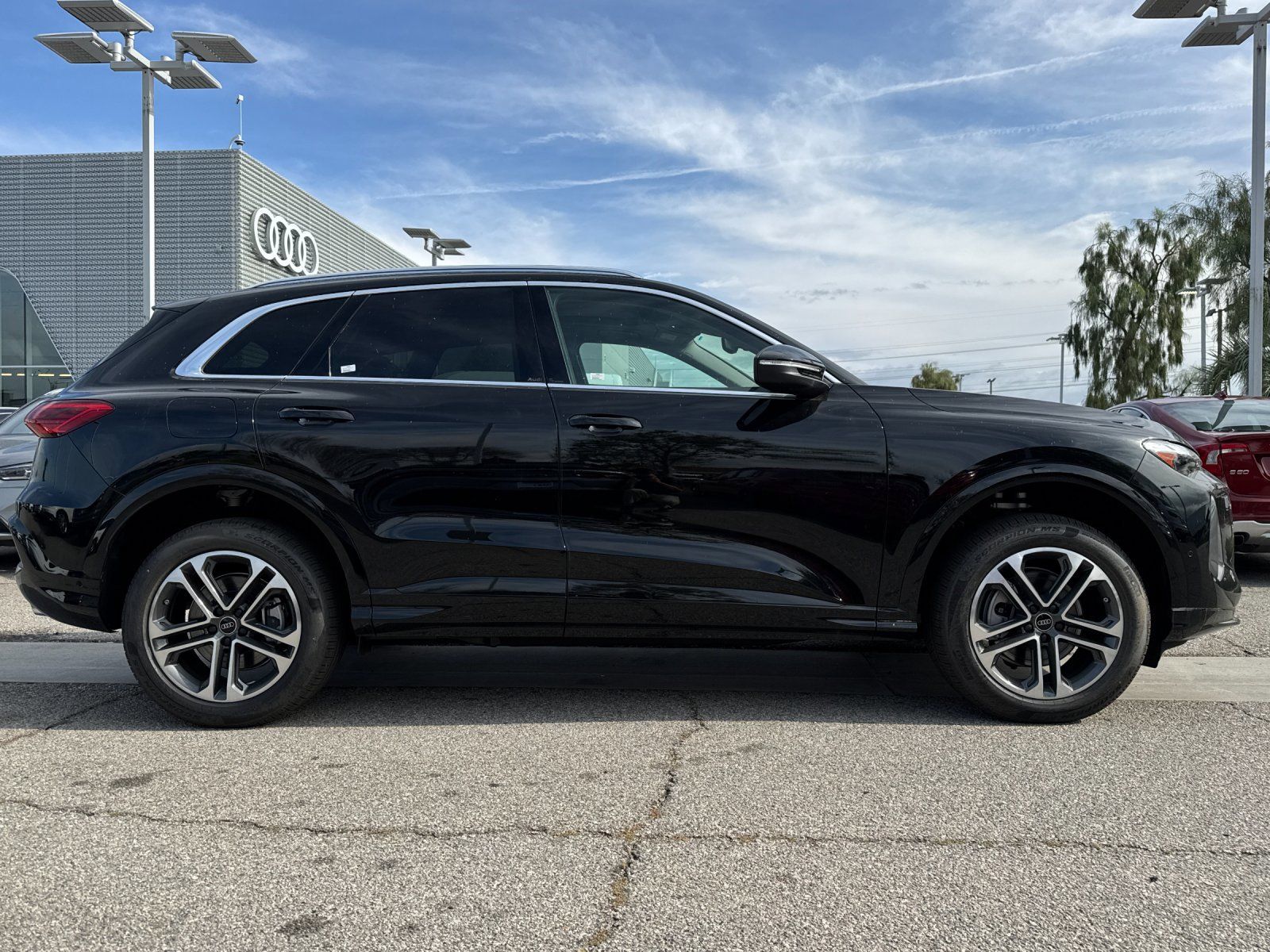 View vehicle photo 3