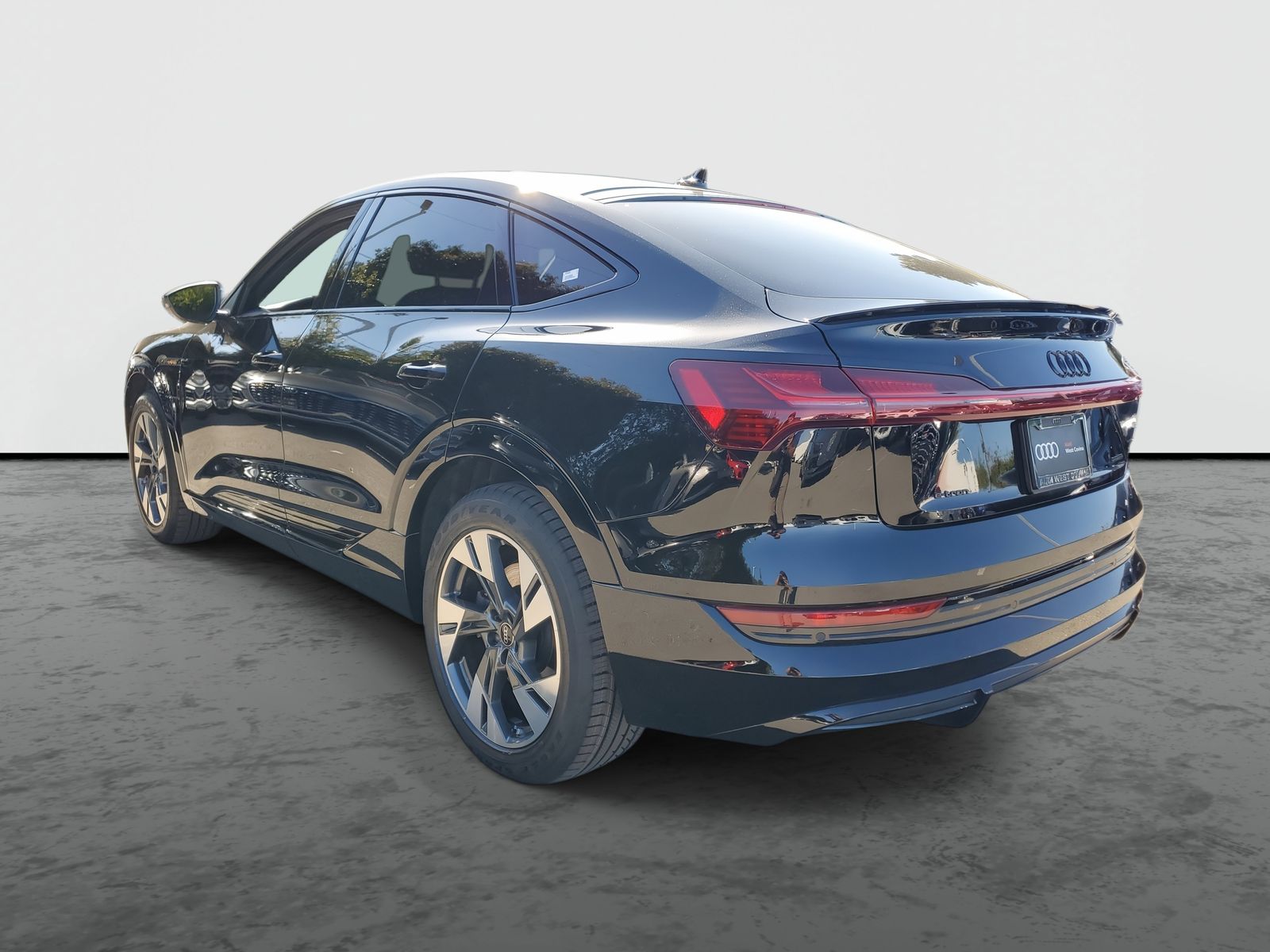 View vehicle photo 3