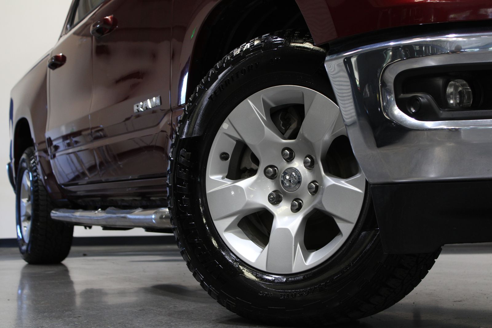 View vehicle photo 3