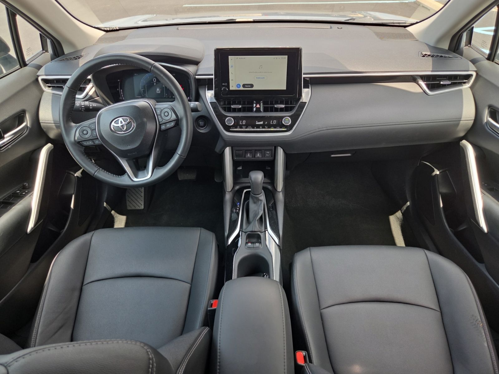 2025 Toyota Corolla Cross XLE - Photo 18
