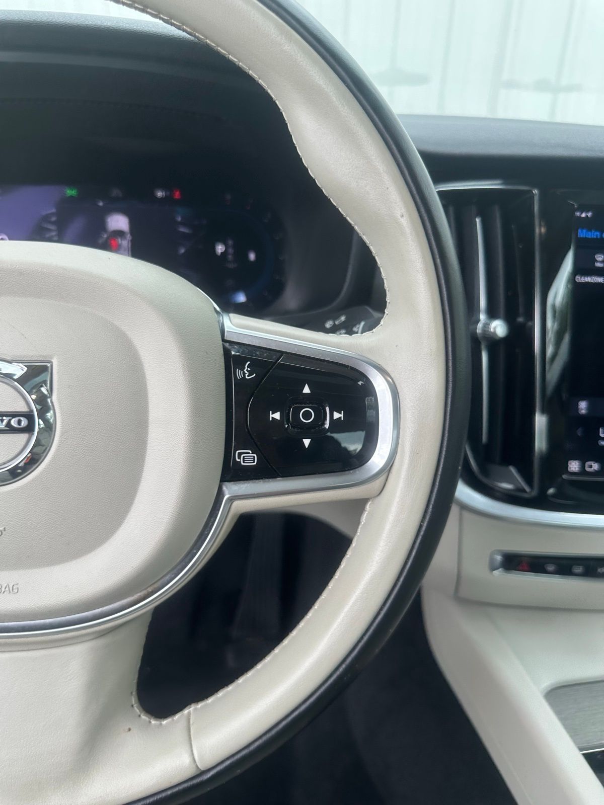 Used Car 2023 Volvo S60  B5 Plus Dark Theme For Sale Under $25,000 In Austin, Texas