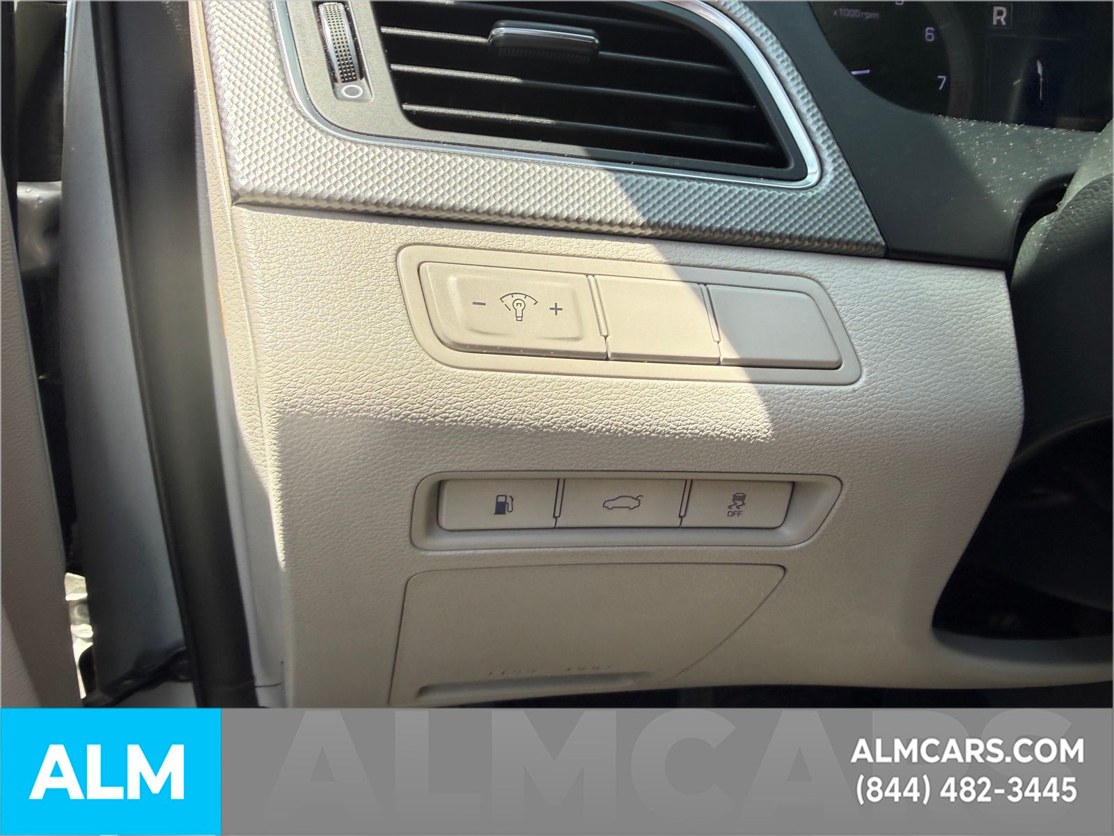Used 2016 Silver Hyundai SE image 22