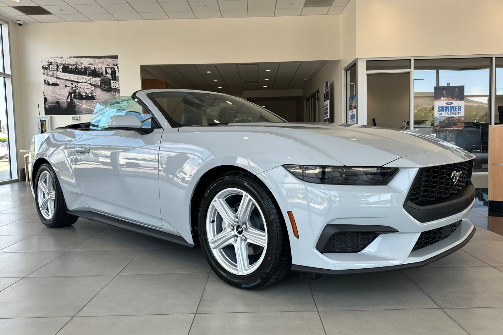 2026 Ford Mustang Gris (Avalanche Gray) Descapotable Tracción trasera Automática