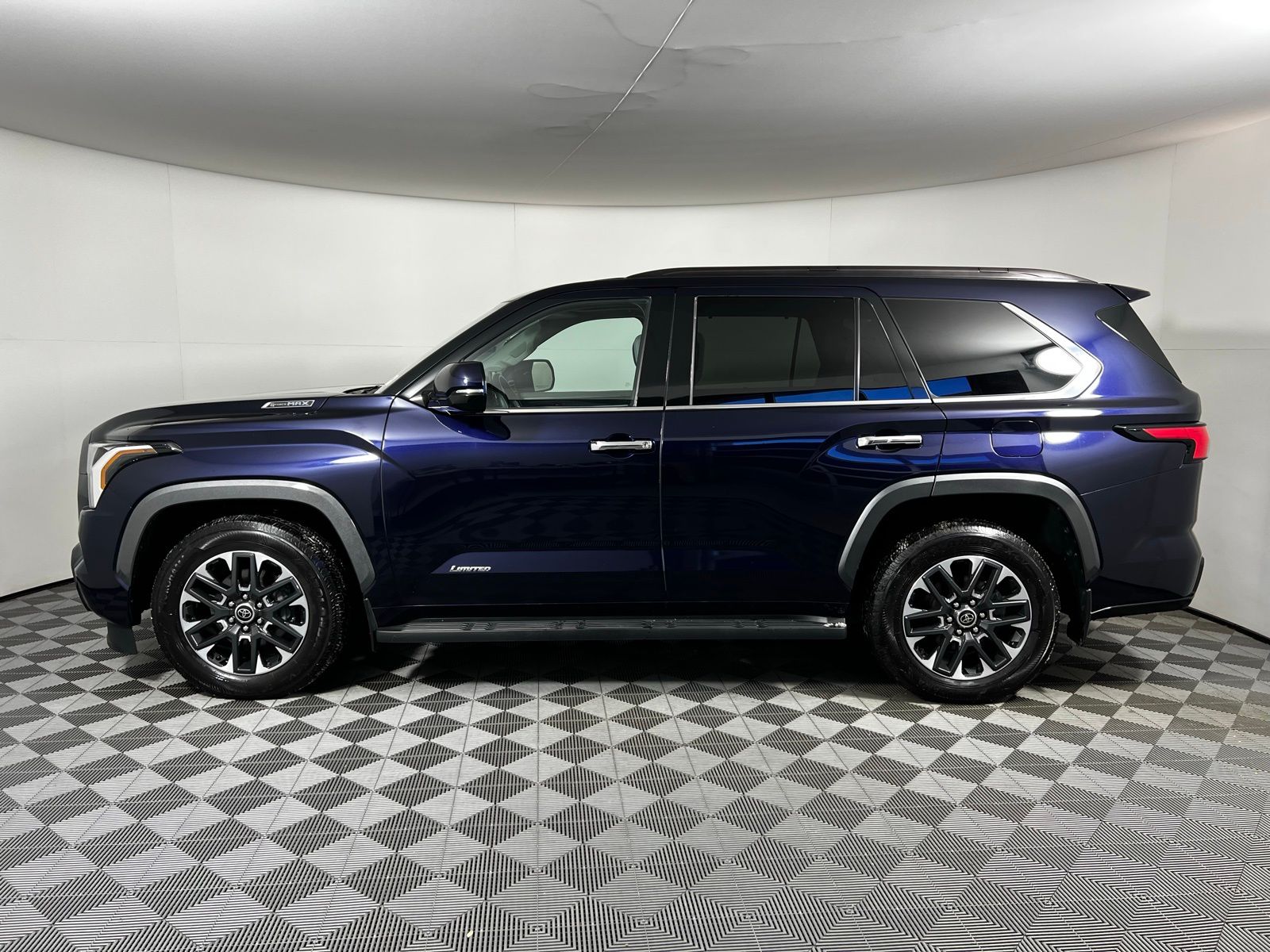 Thumbnail: 2023 Toyota Sequoia - 8