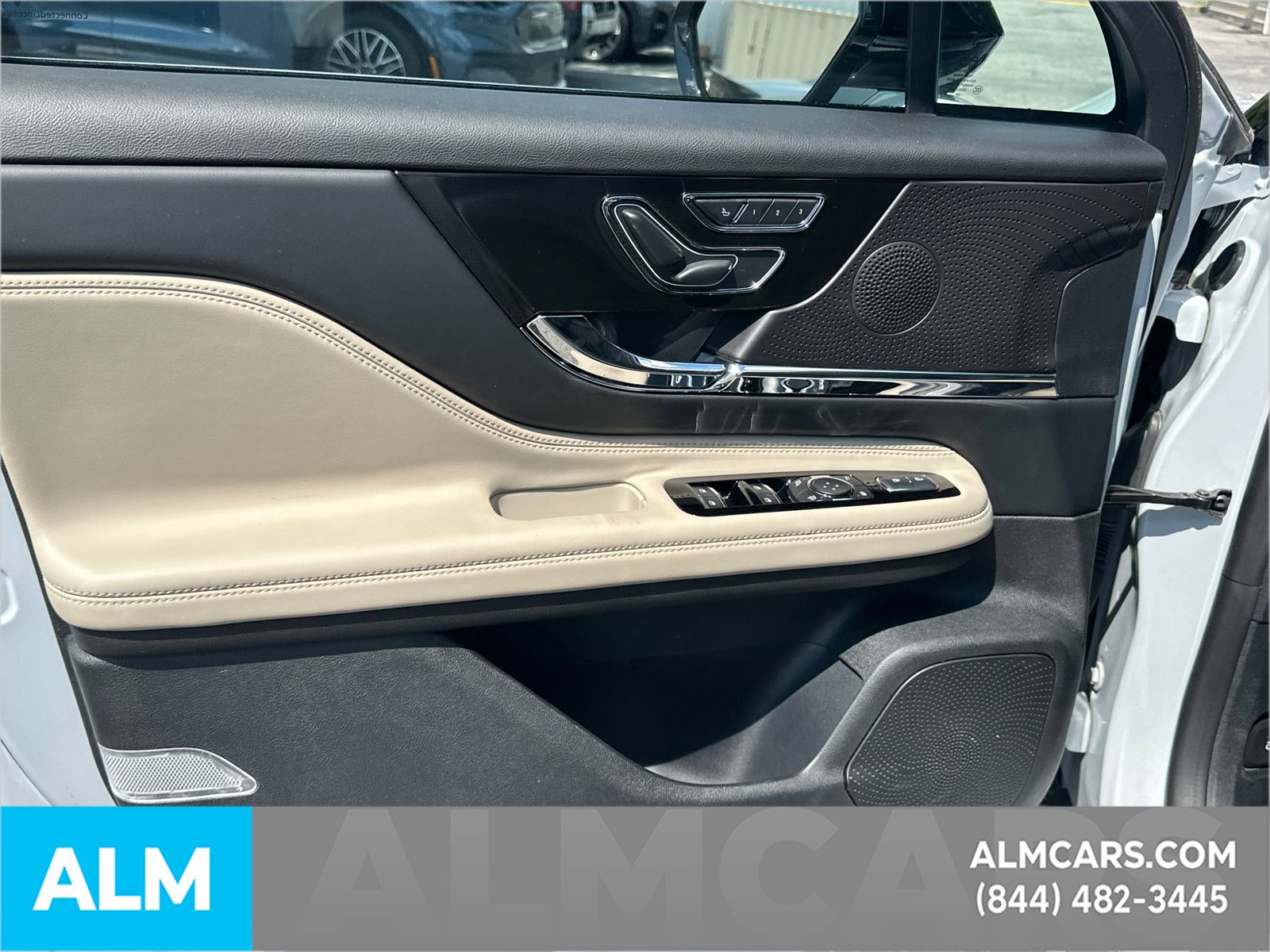 Used 2025 White Lincoln Grand Touring image 11