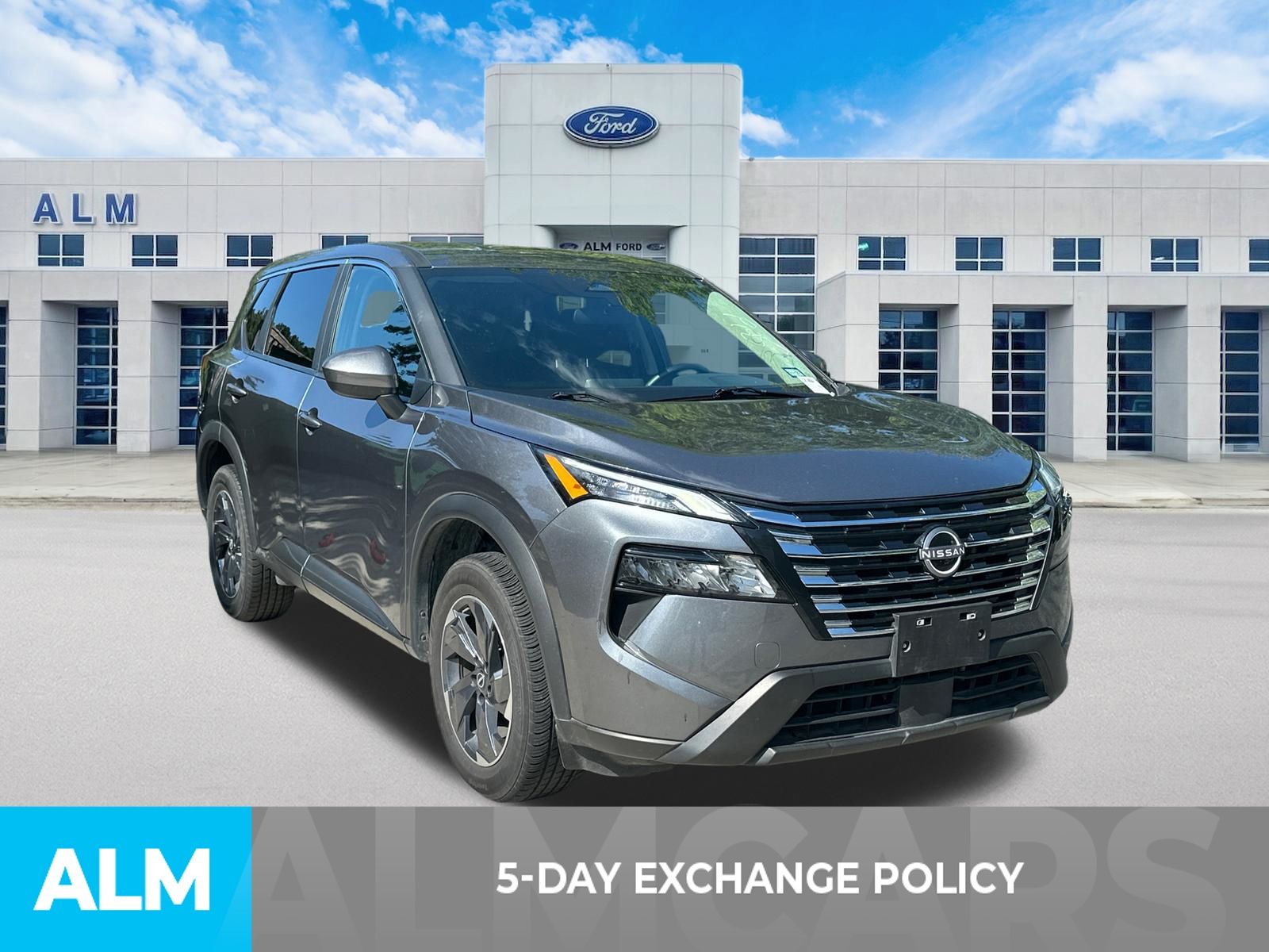 Used 2025 Gray Nissan SV image 3