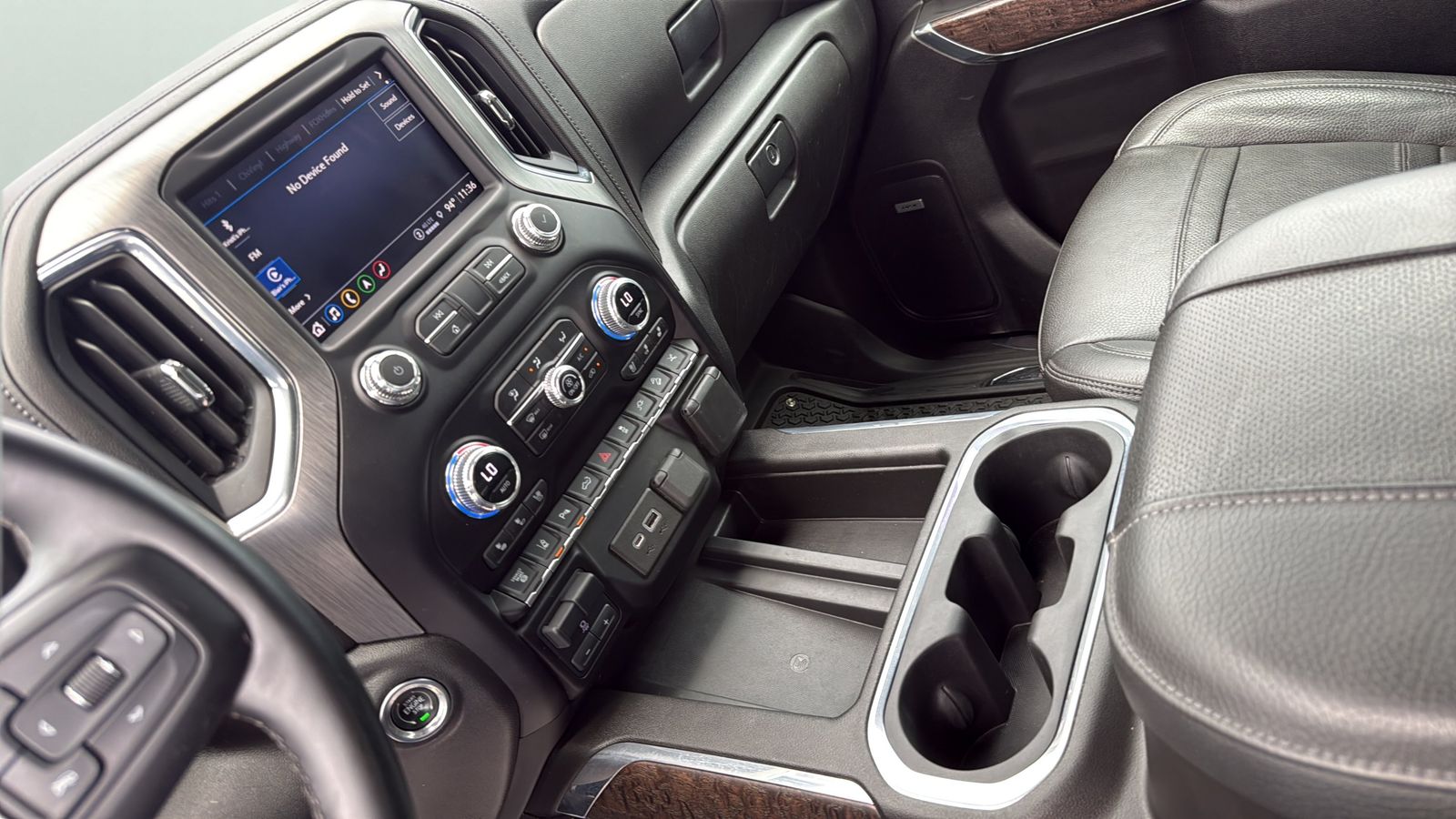 Used 2023 Green GMC Denali image 20