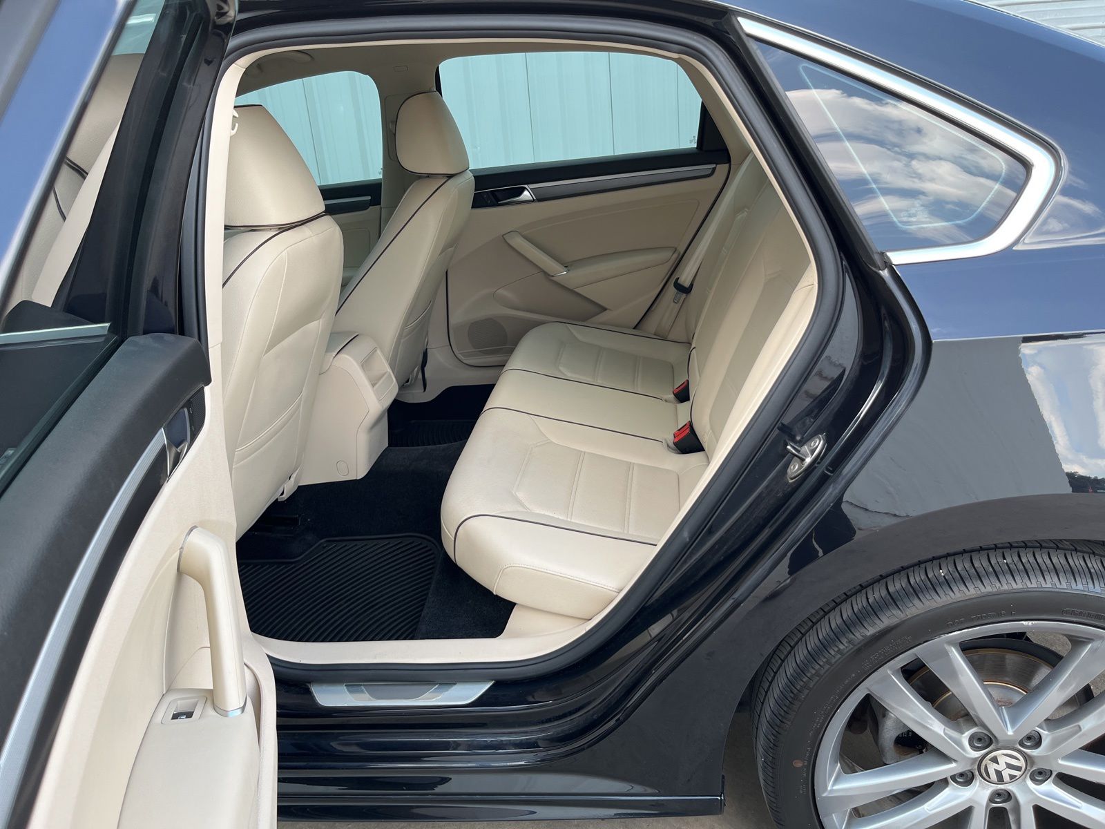 Used Car 2017 Volkswagen Passat  1.8t R-line For Sale Under $15,000 In Austin, Texas