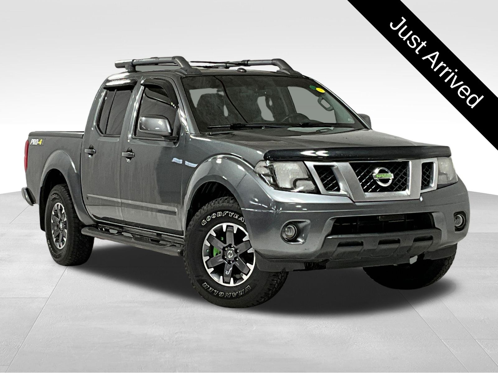 Gray (Gun Metallic) 2017 Nissan Frontier PRO-4X Crew Cab 4WD Pickup Truck Four-Wheel Drive 5-Speed Automatic Overdrive