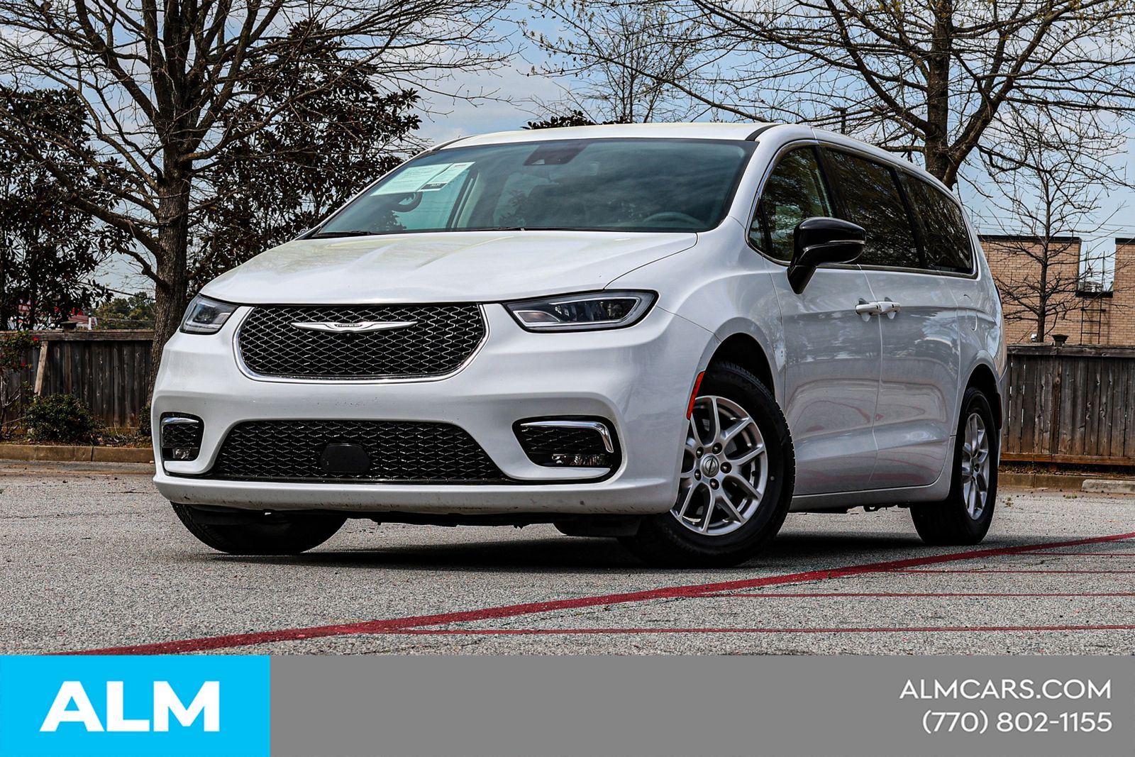 Used 2024 White Chrysler Touring L image 3