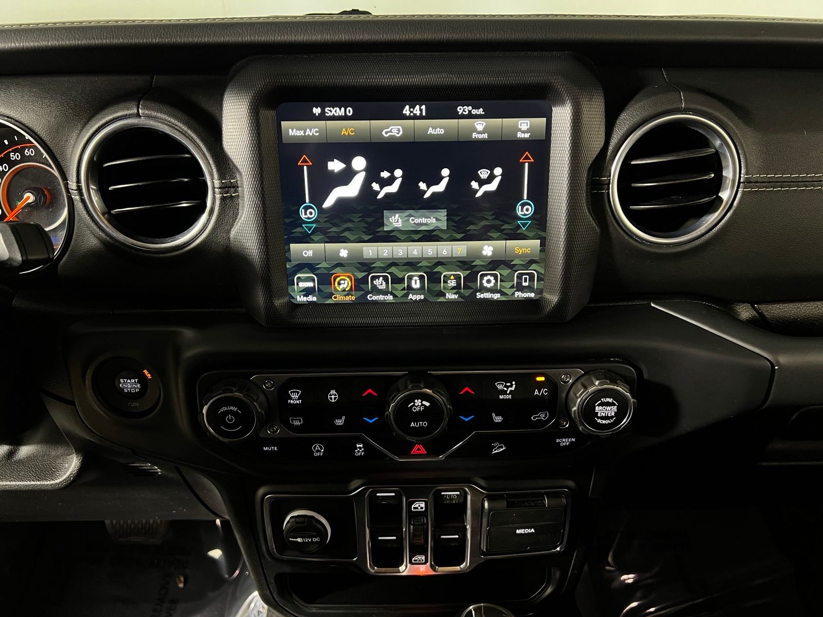 Thumbnail: 2019 Jeep Wrangler - 17