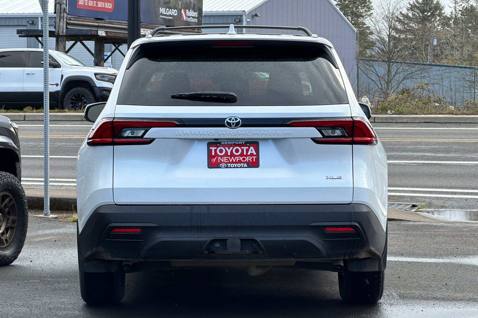 View vehicle photo 5