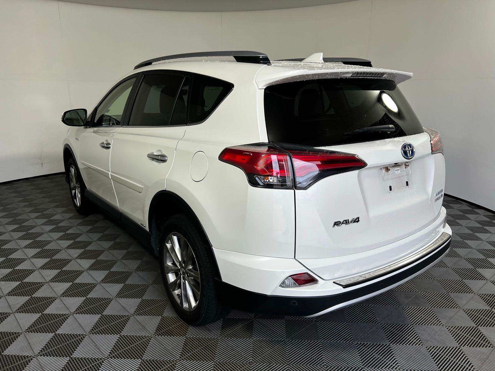 Thumbnail: 2018 Toyota RAV4 - 7