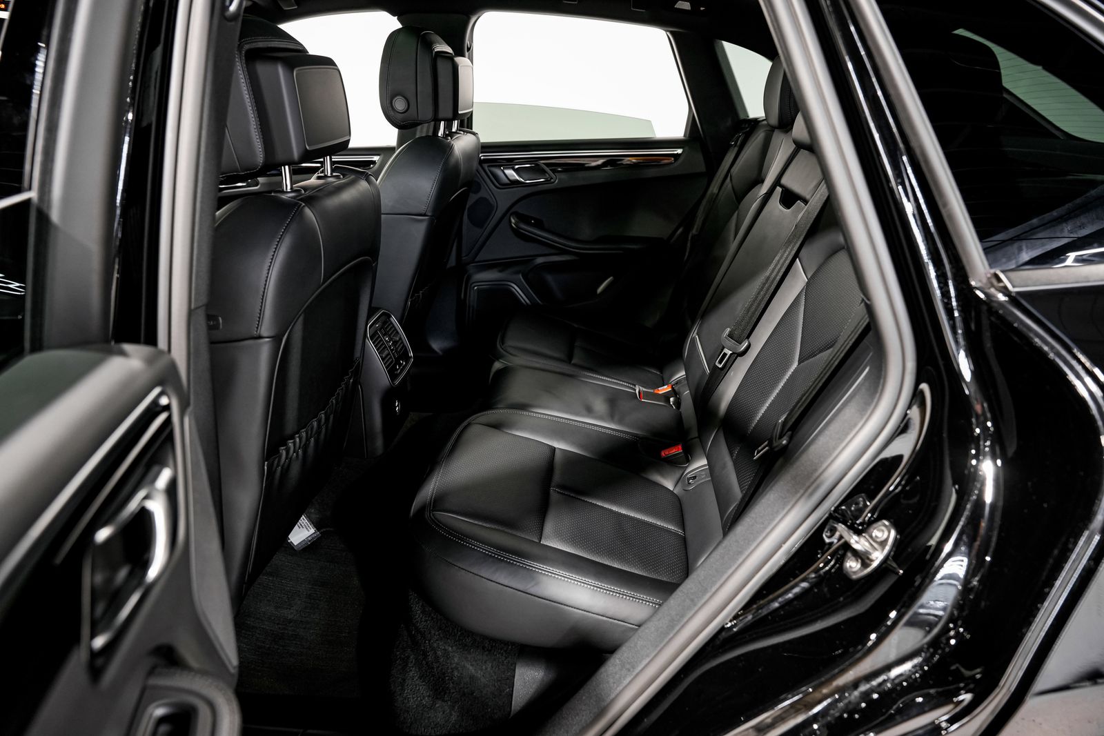 2024 Porsche Macan Base — photo 33