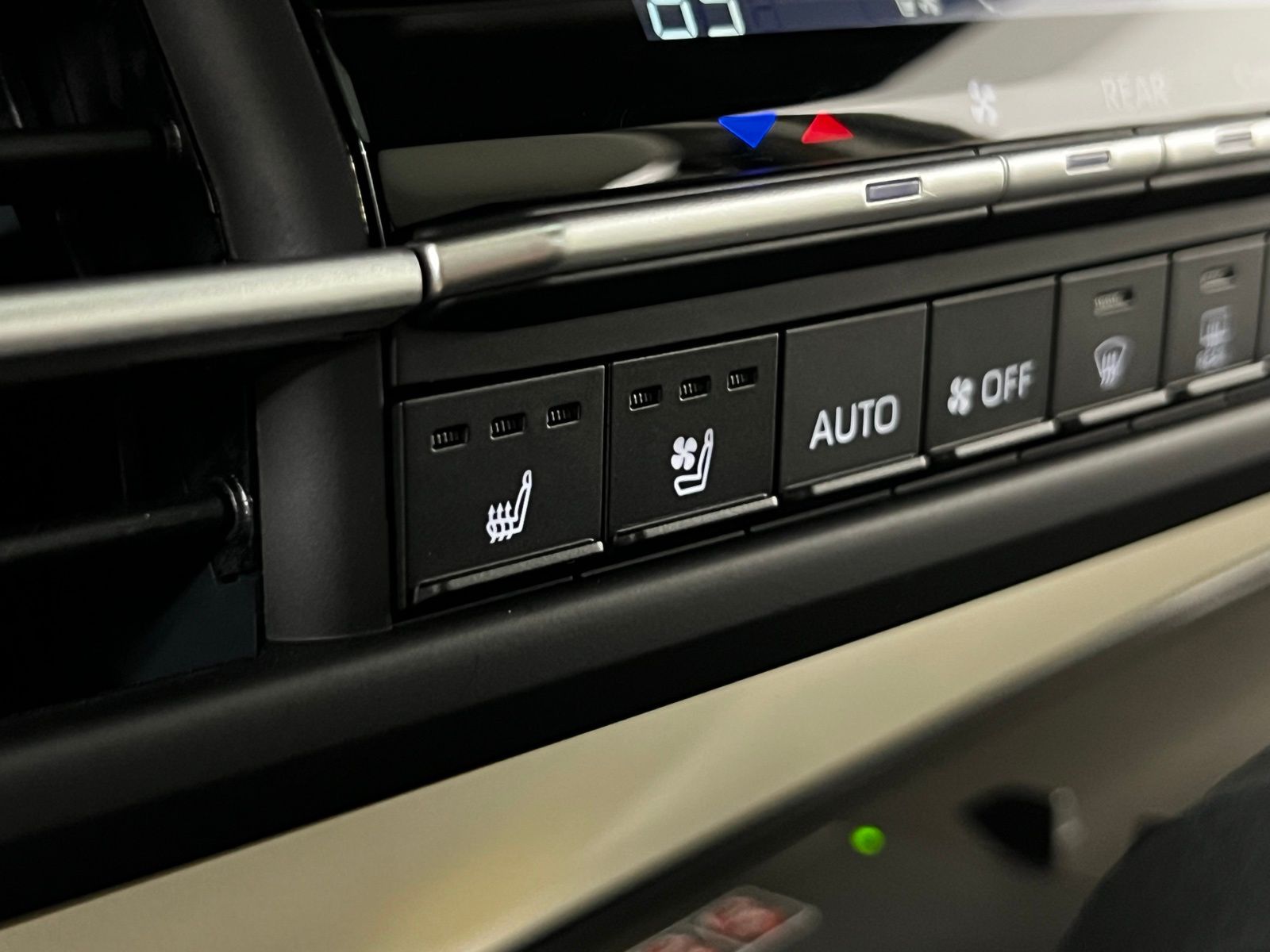 2025 Toyota Sienna Platinum 21