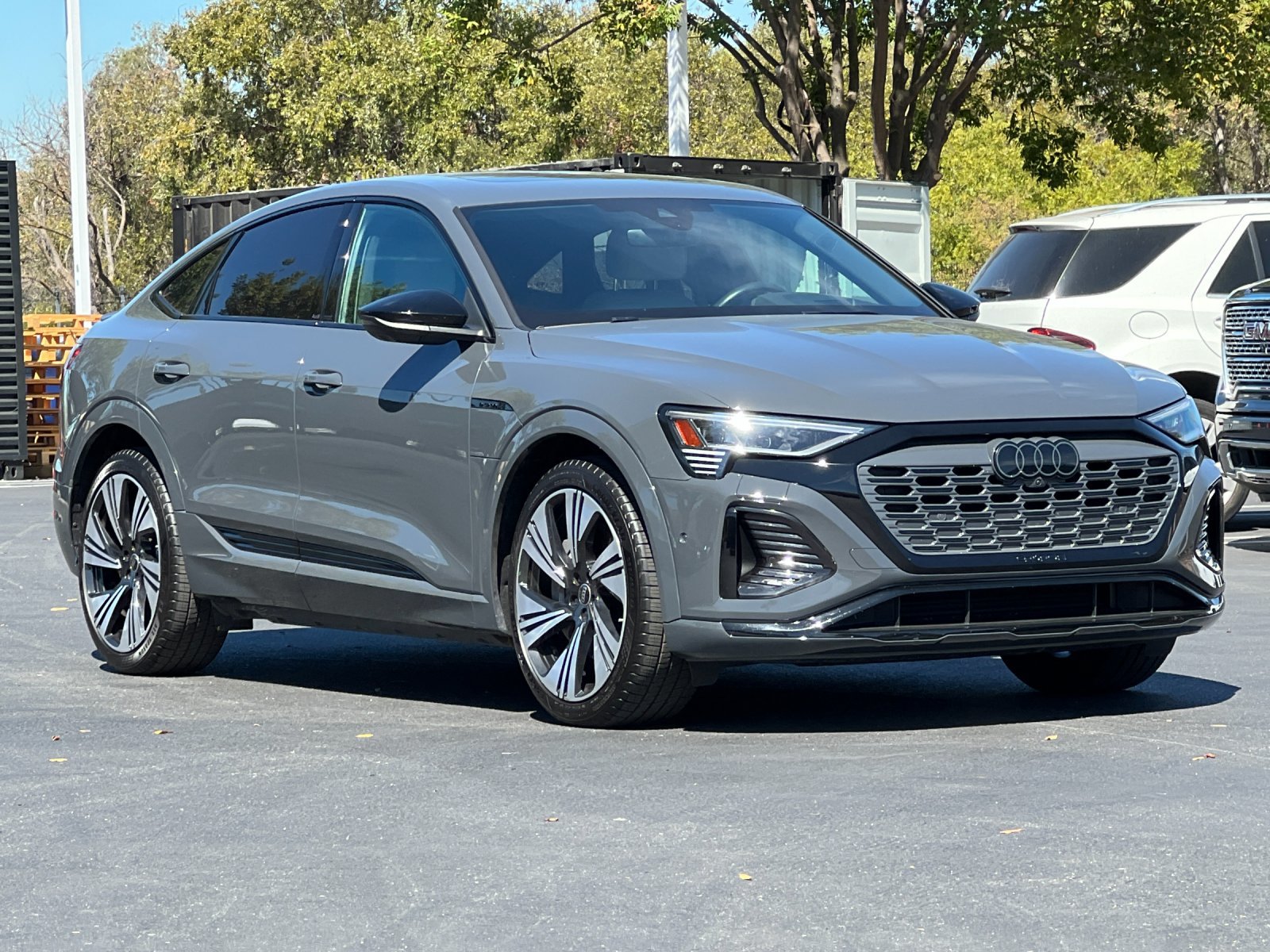 2024 Audi Q8 Sportback e-tron Prestige — full photo 8 of 29