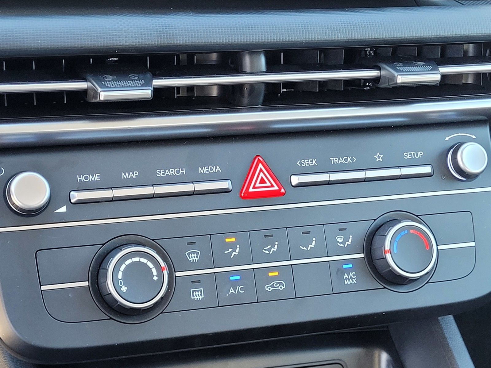 2025 Hyundai Tucson SE - Photo 25