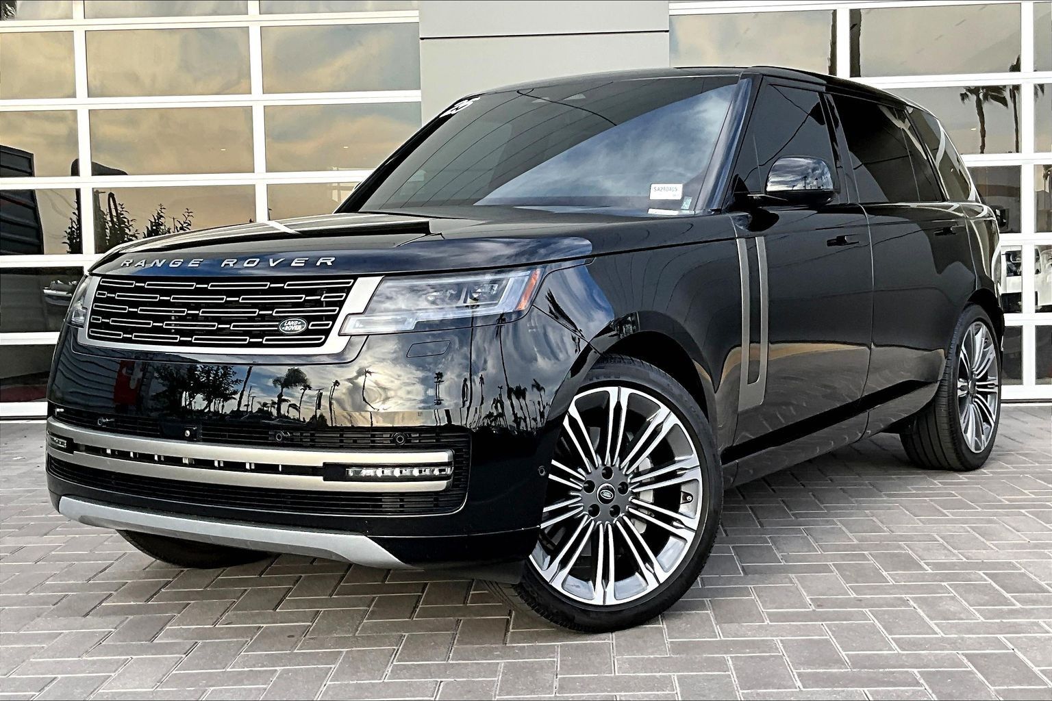 Santorini Black 2025 Land Rover Range Rover P400 SE LWB AWD SUV / Crossover All-Wheel Drive 8-Speed Automatic