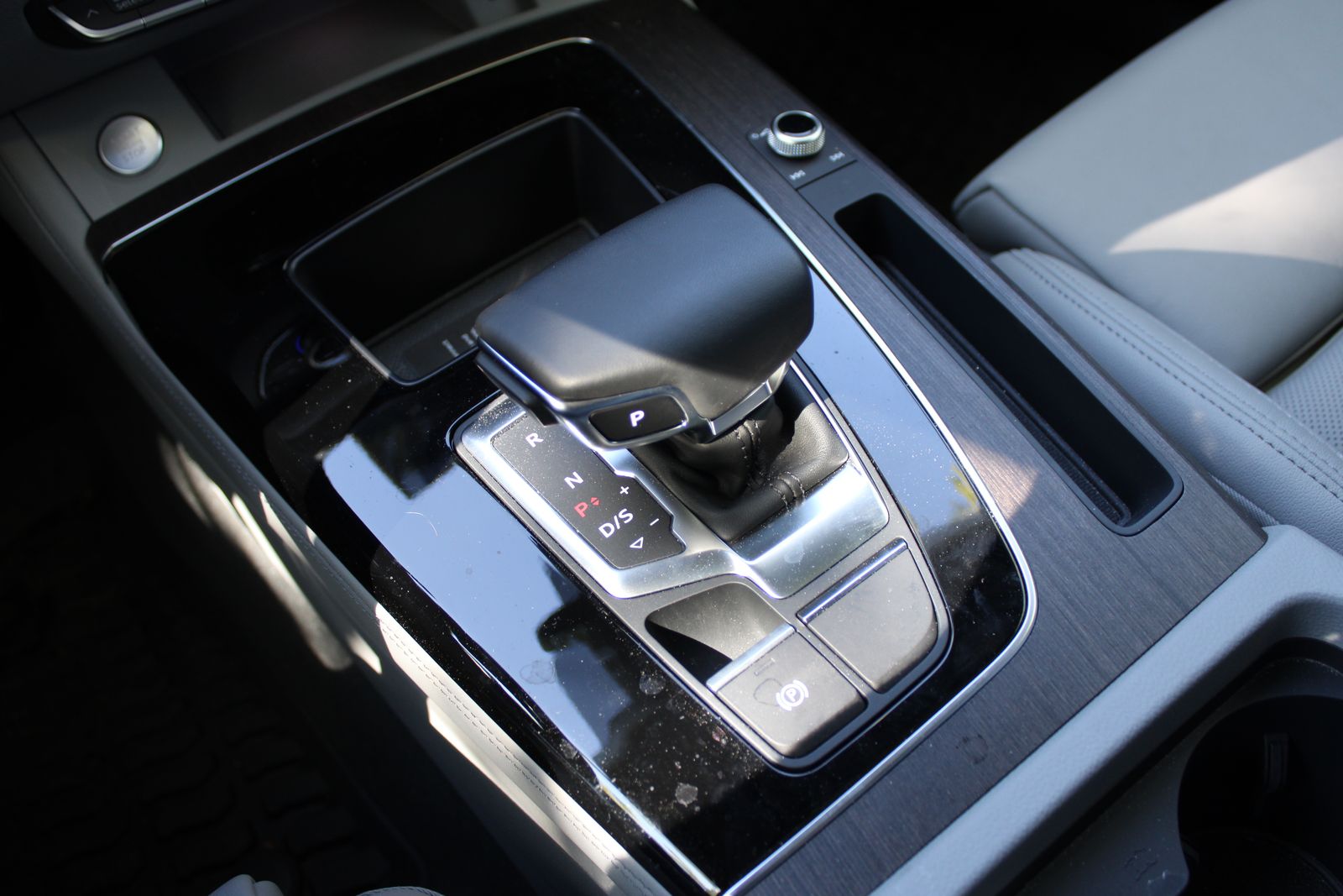 Used 2025  Audi 40 Premium Plus image 19