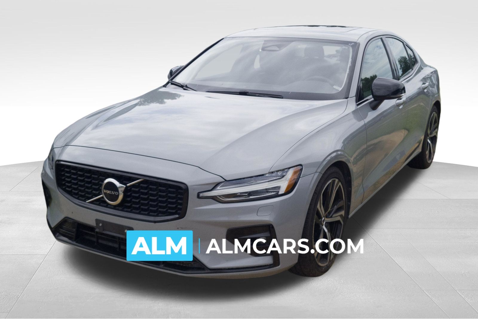 2024 Volvo S60 B5 Core Dark Theme