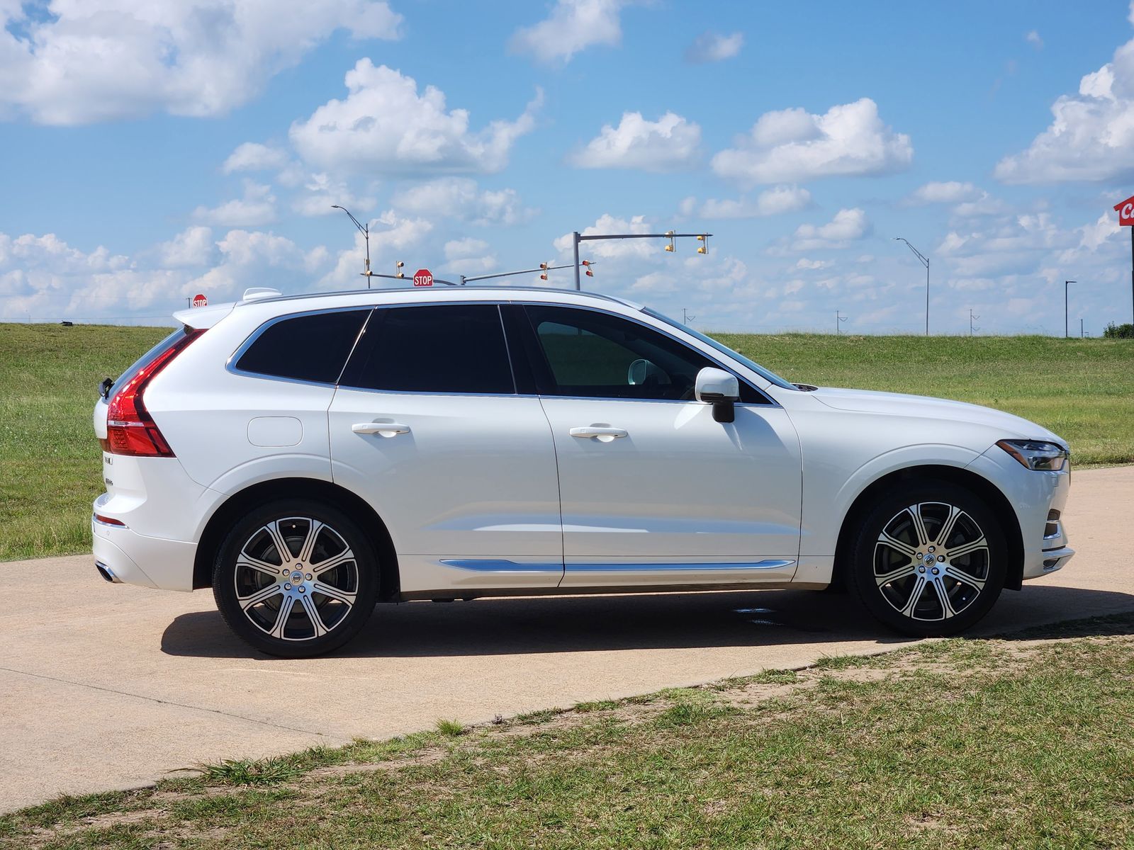 View vehicle photo 7
