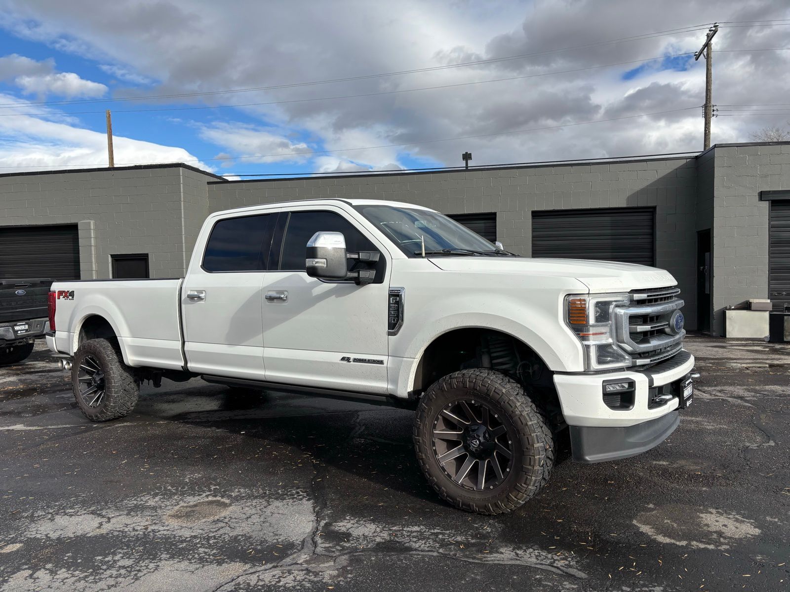 2020 Ford F-350 Super Duty Platinum's photo