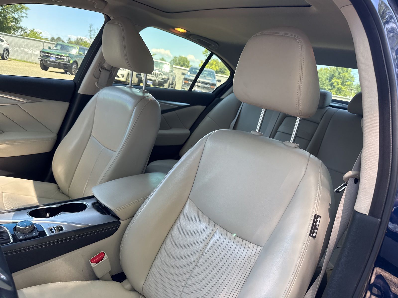 Used 2022 Grand Blue INFINITI LUXE image 9