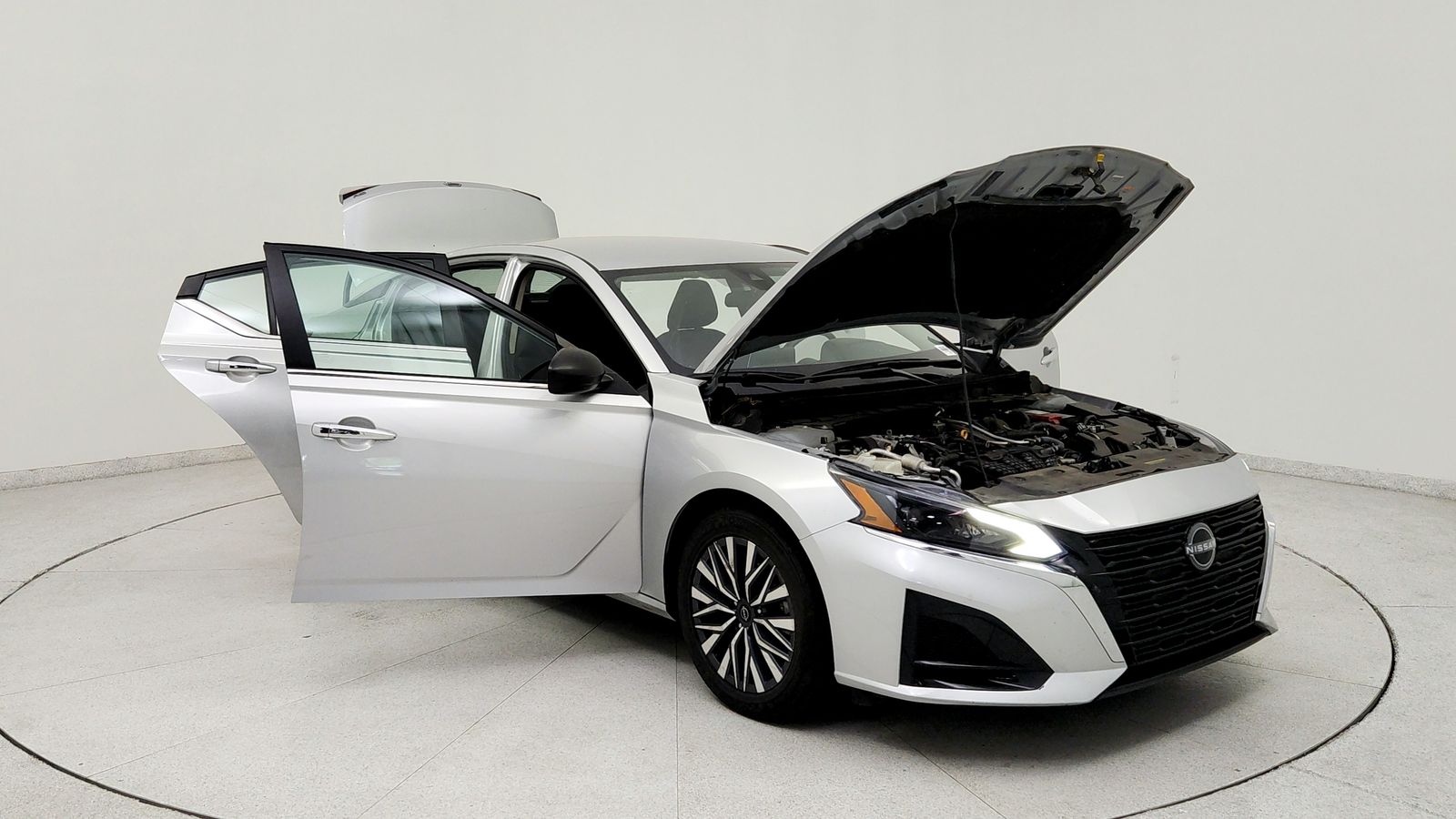 Used 2024 Silver Nissan 2.5 SV image 11