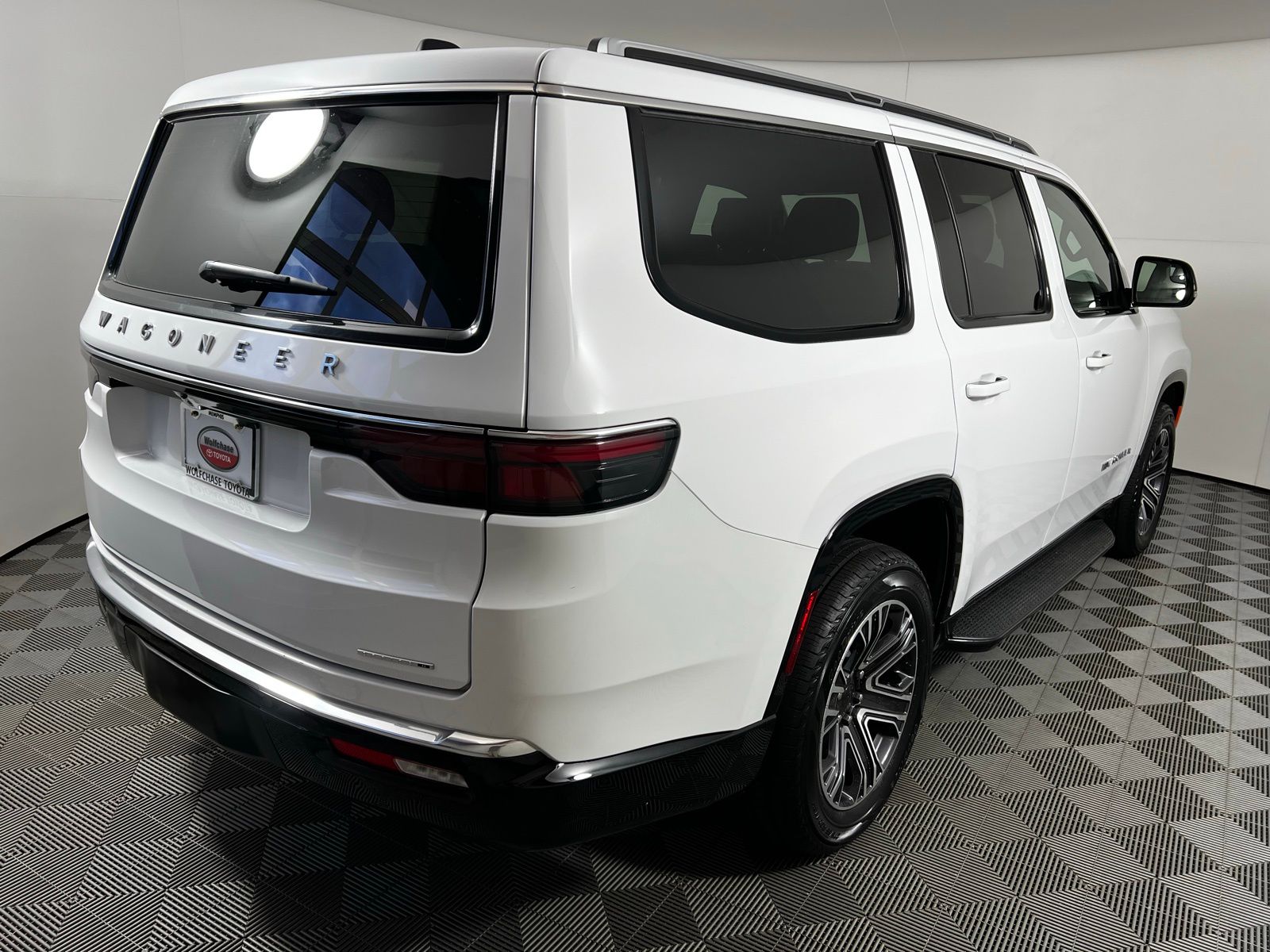 Thumbnail: 2024 Jeep Wagoneer - 5