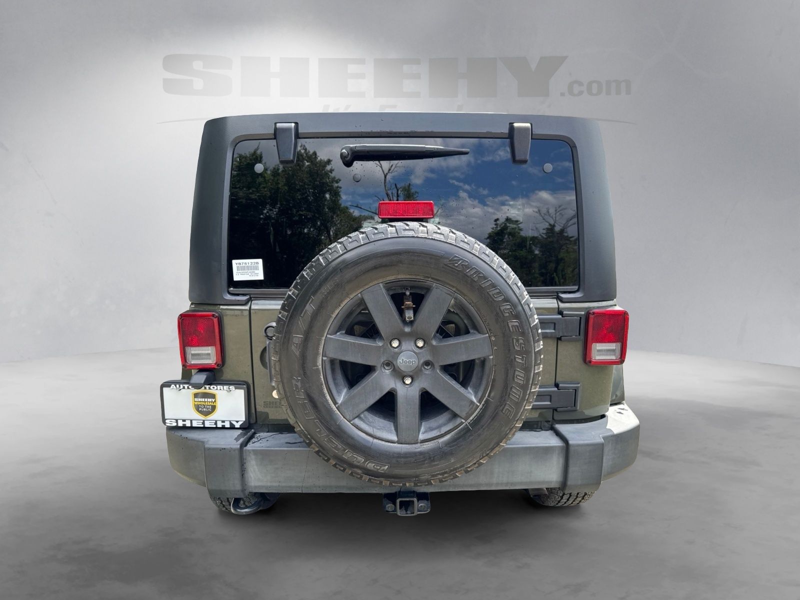Used 2015 Tank Clearcoat Jeep Unlimited Sahara image 12