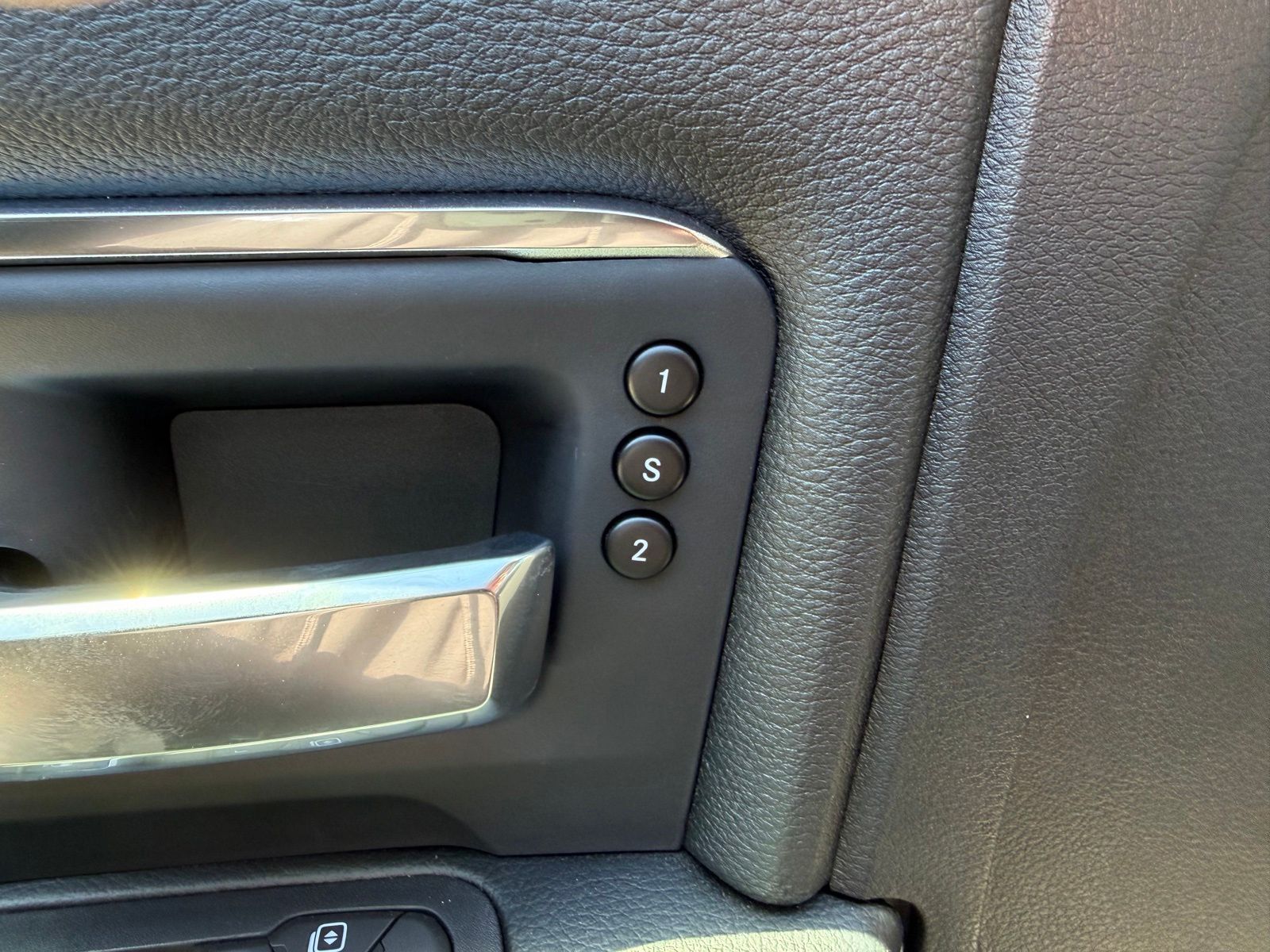 2026 RAM 3500 Laramie - Photo 16