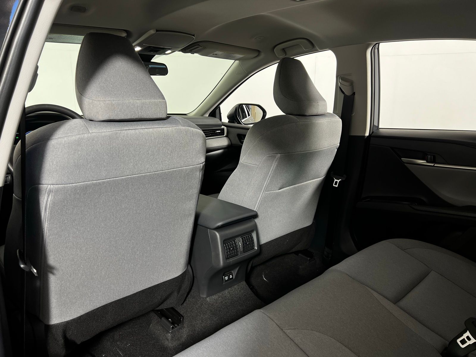 2025 Toyota Camry LE 17