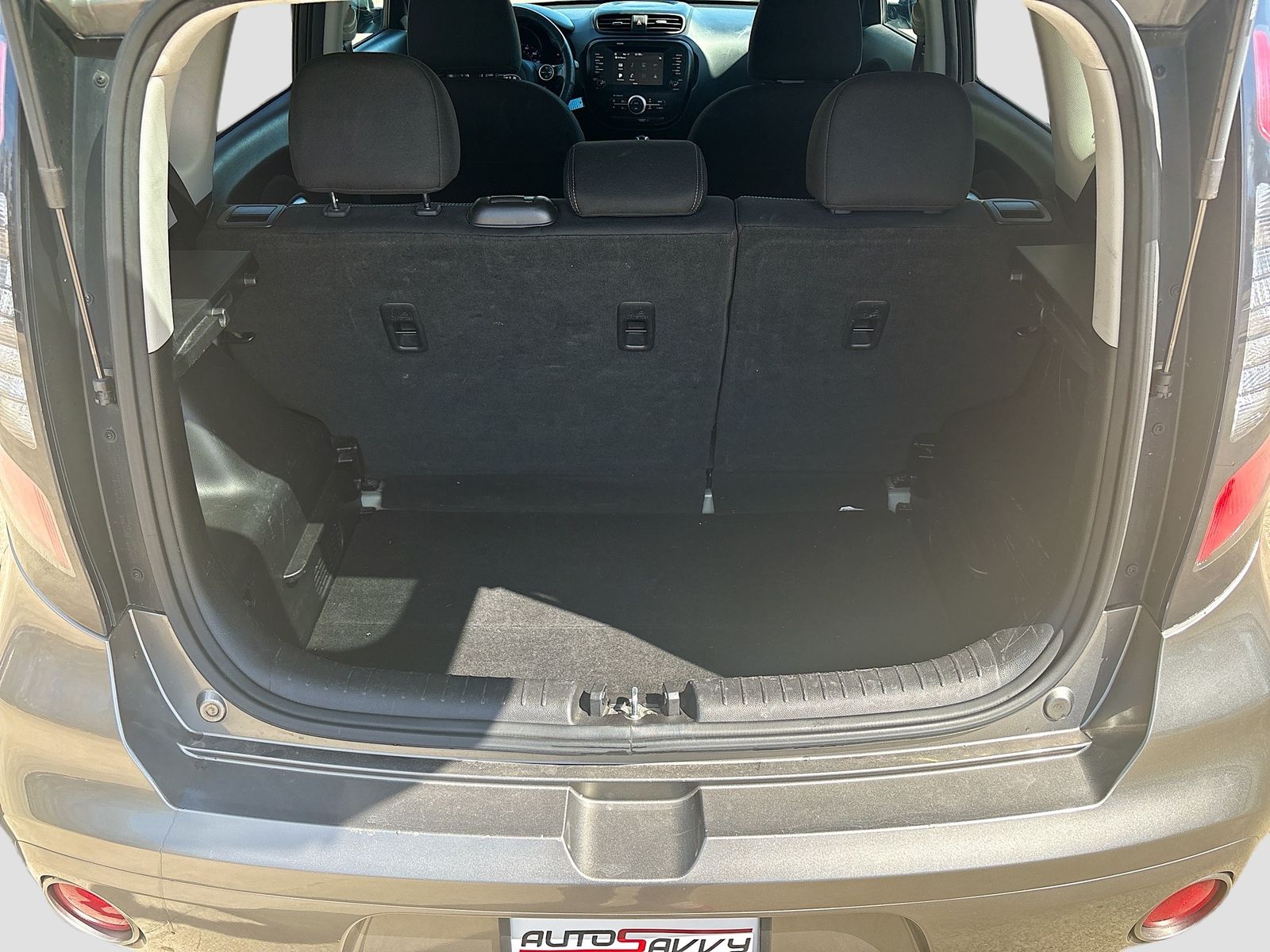 Used 2018 Gray Kia Plus image 23
